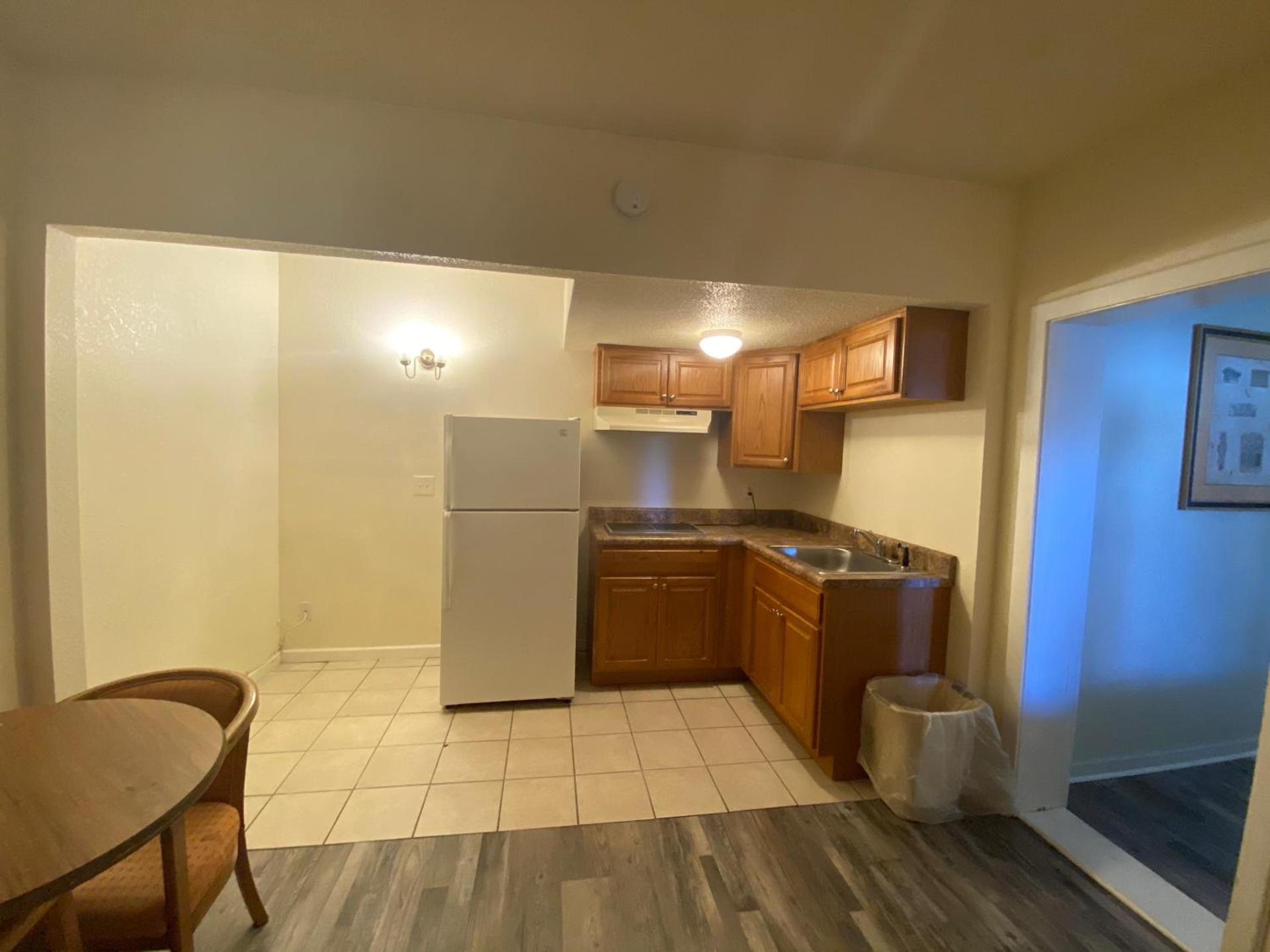 Traveler's Place Inn & Suites photo 40