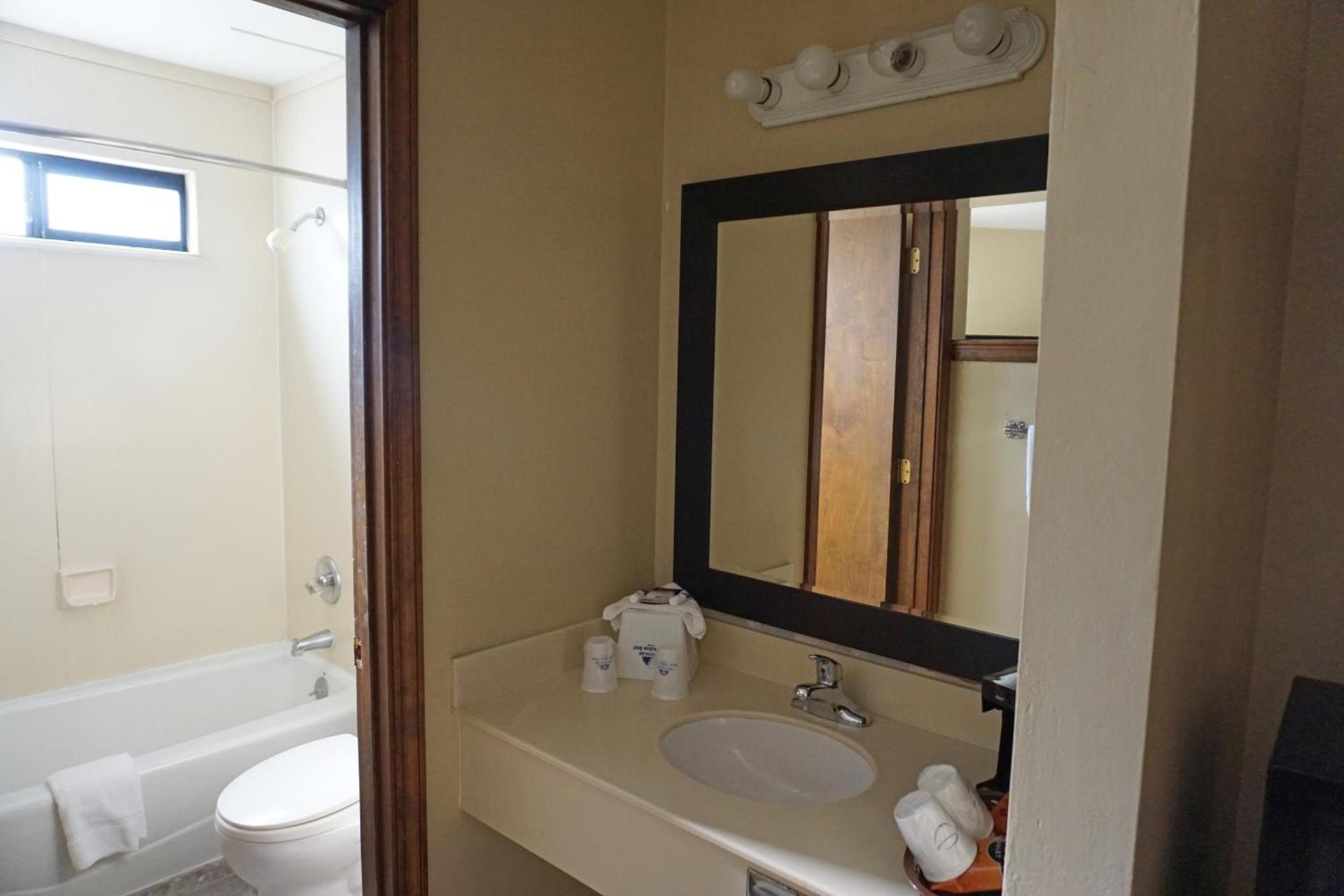 Travelodge by Wyndham Concord photo 8