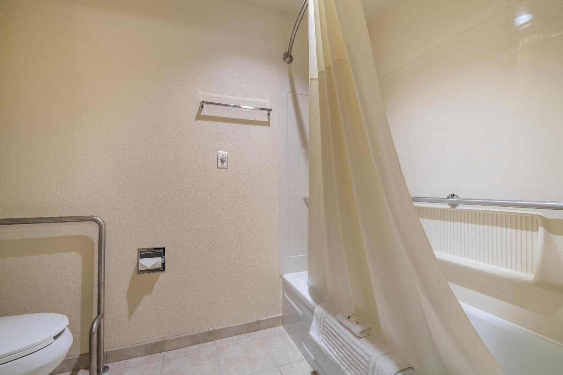 Quality Inn & Suites Silverdale Bangor-Keyport photo 11