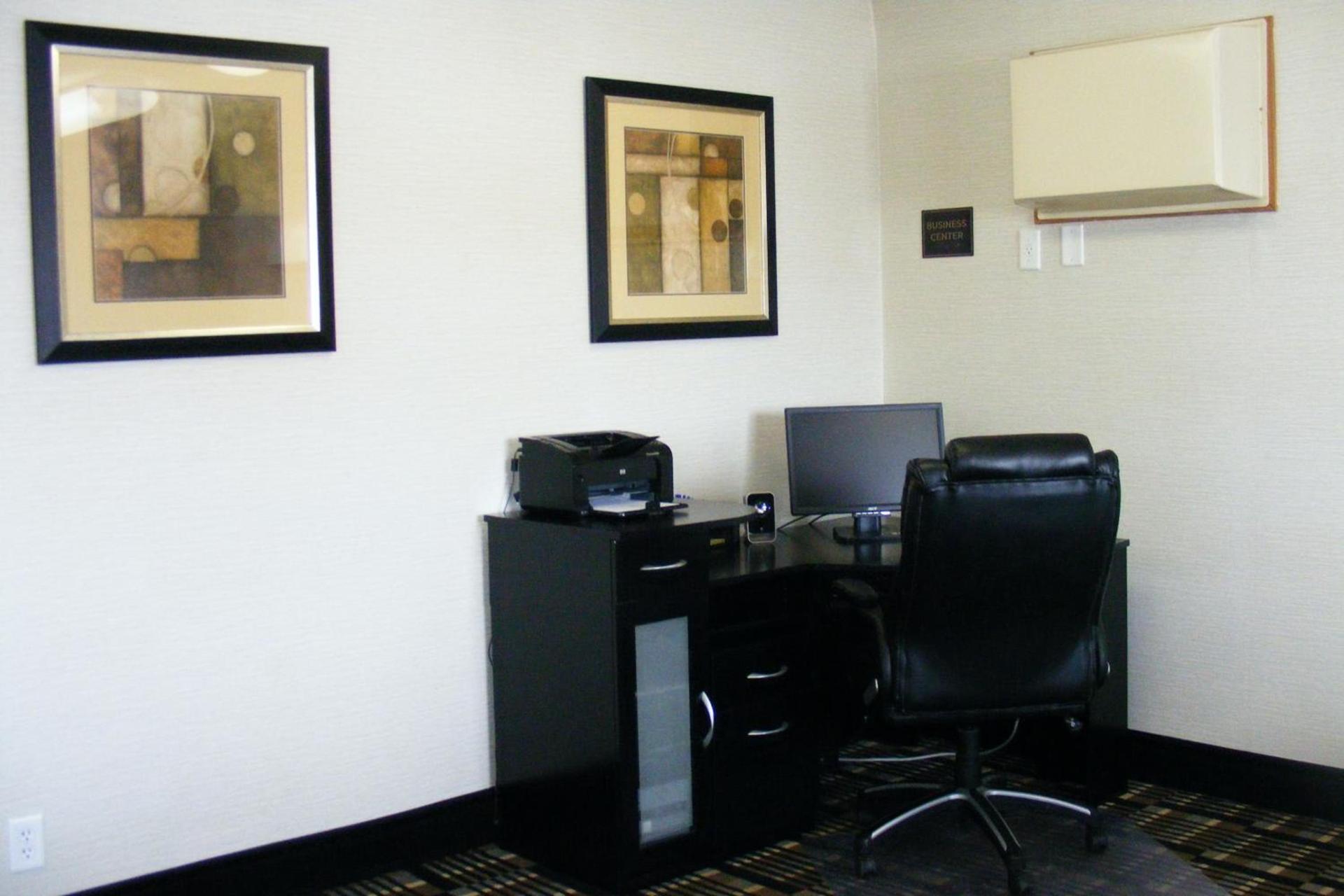 Americas Best Value Inn and Suites Bismarck photo 25