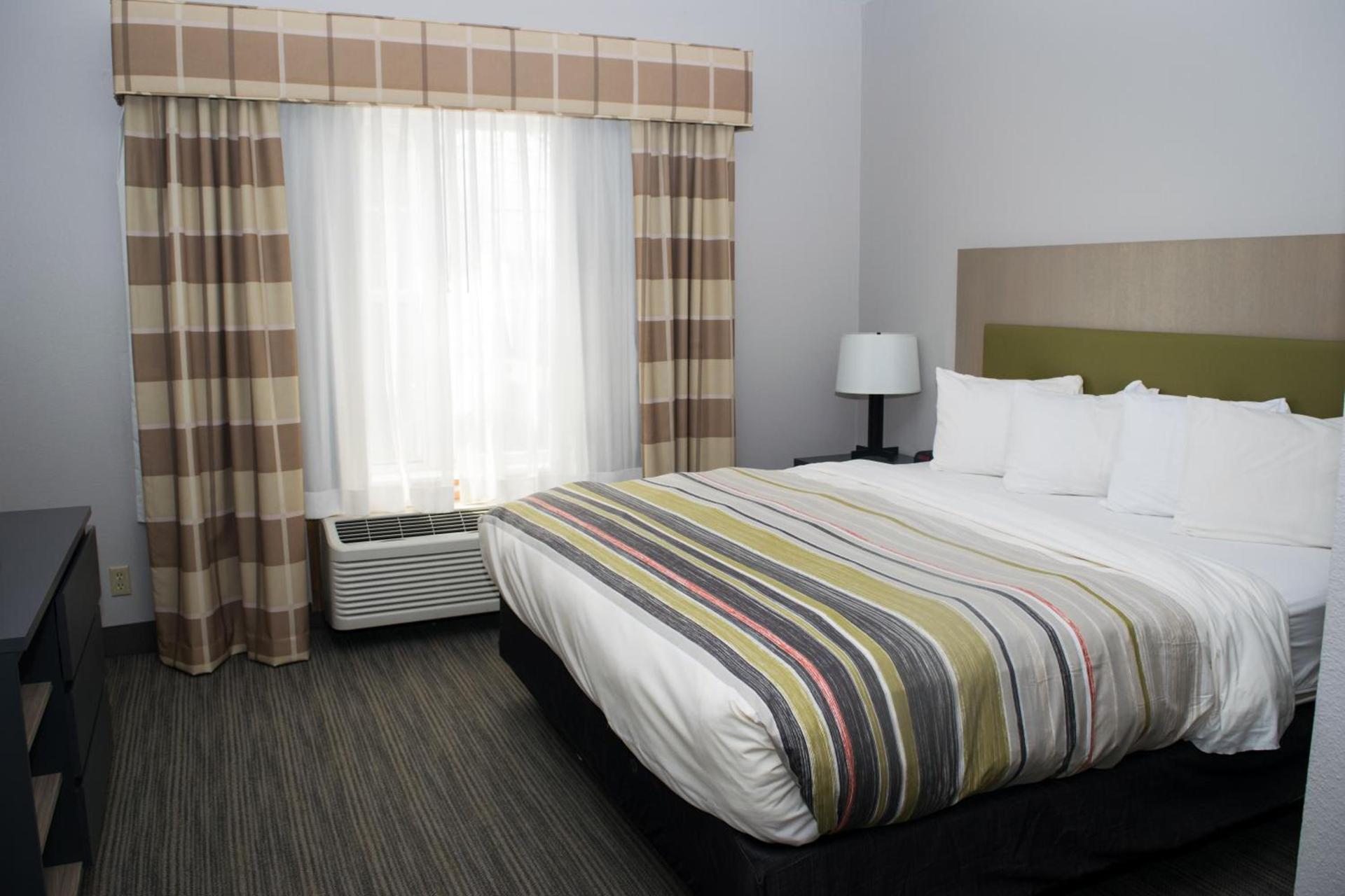 Country Inn & Suites by Radisson, Freeport, IL photo 59