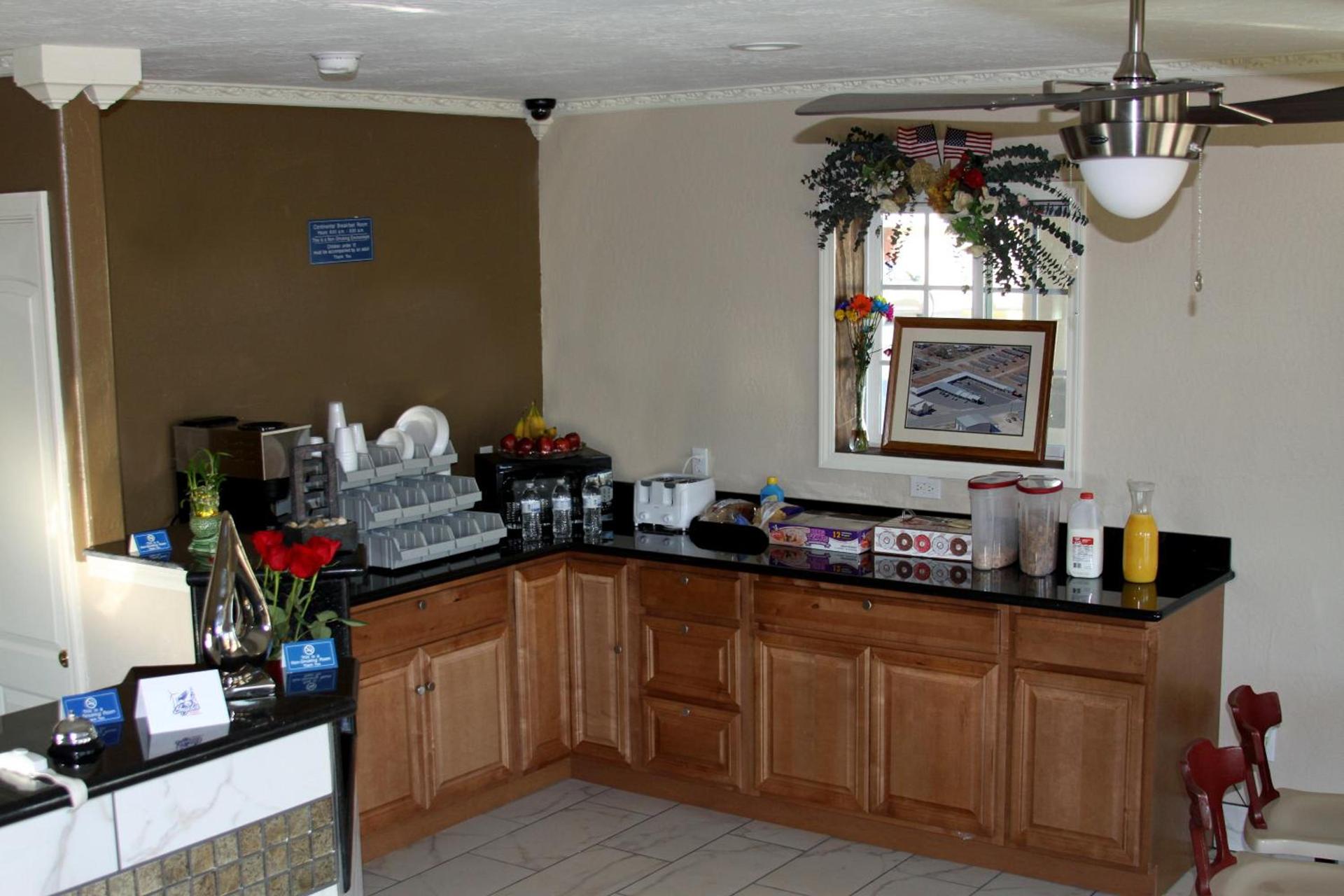 Executive Inn Snyder photo 17