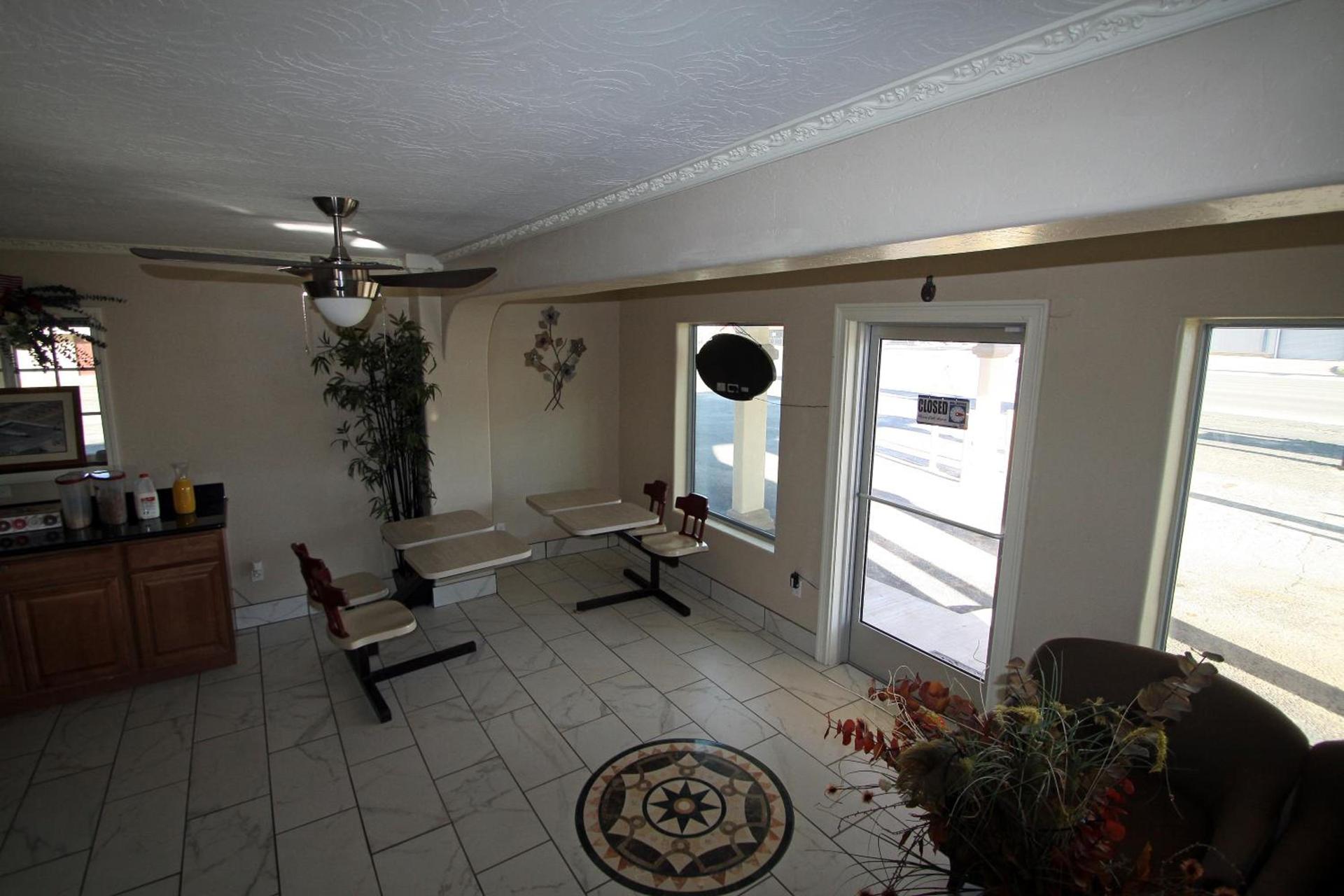 Executive Inn Snyder photo 18