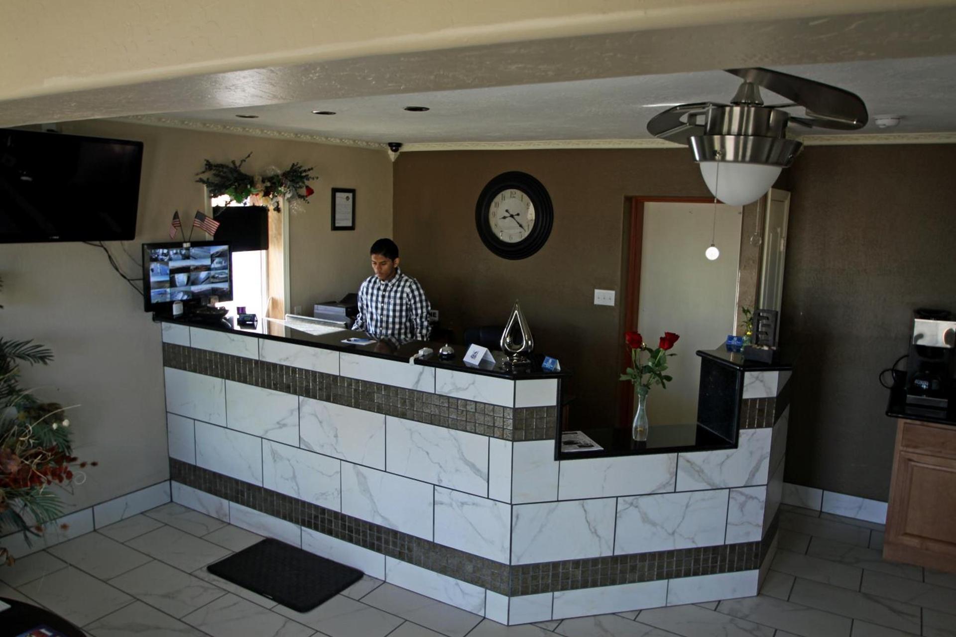 Executive Inn Snyder photo 16