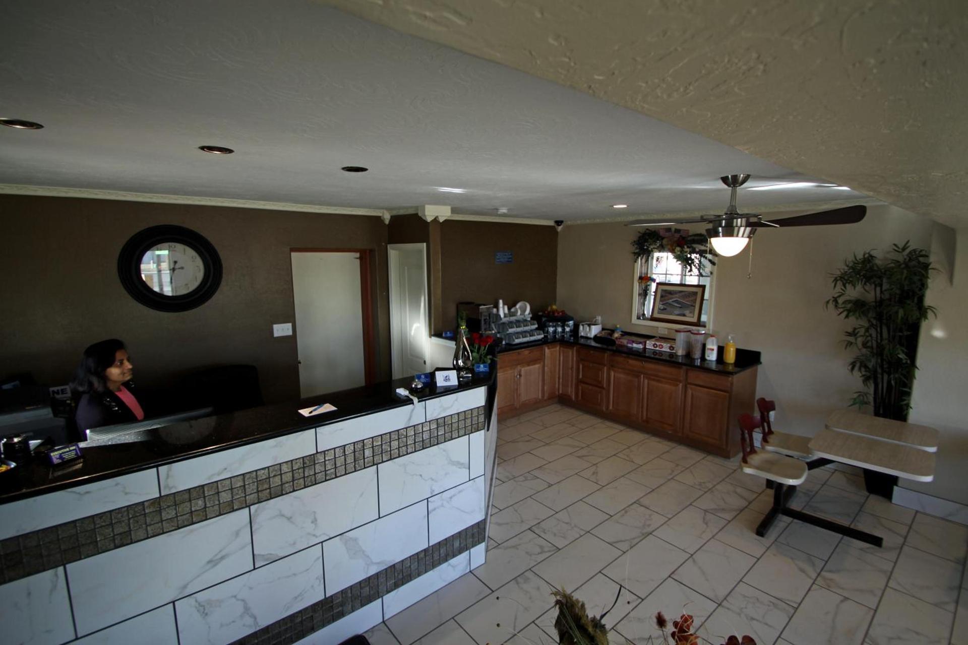 Executive Inn Snyder photo 45