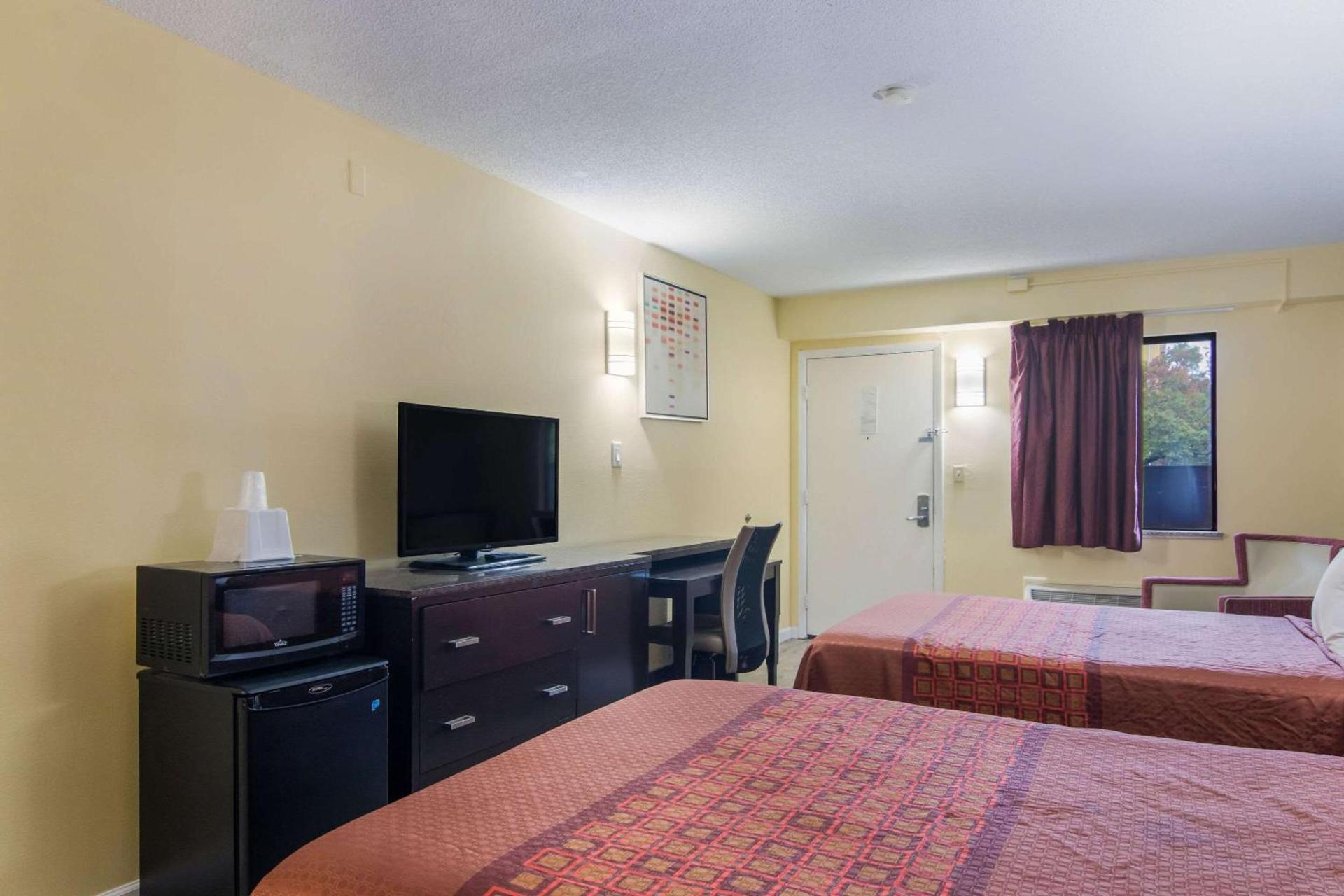 Rodeway Inn & Suites Monroeville-Pittsburgh photo 17