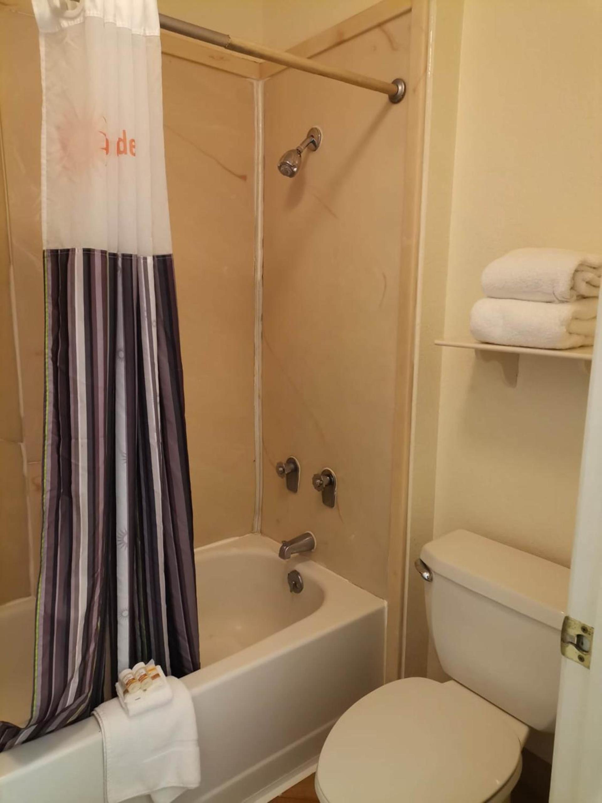 Super 8 by Wyndham San Antonio Near SeaWorld Ingram Park photo 30