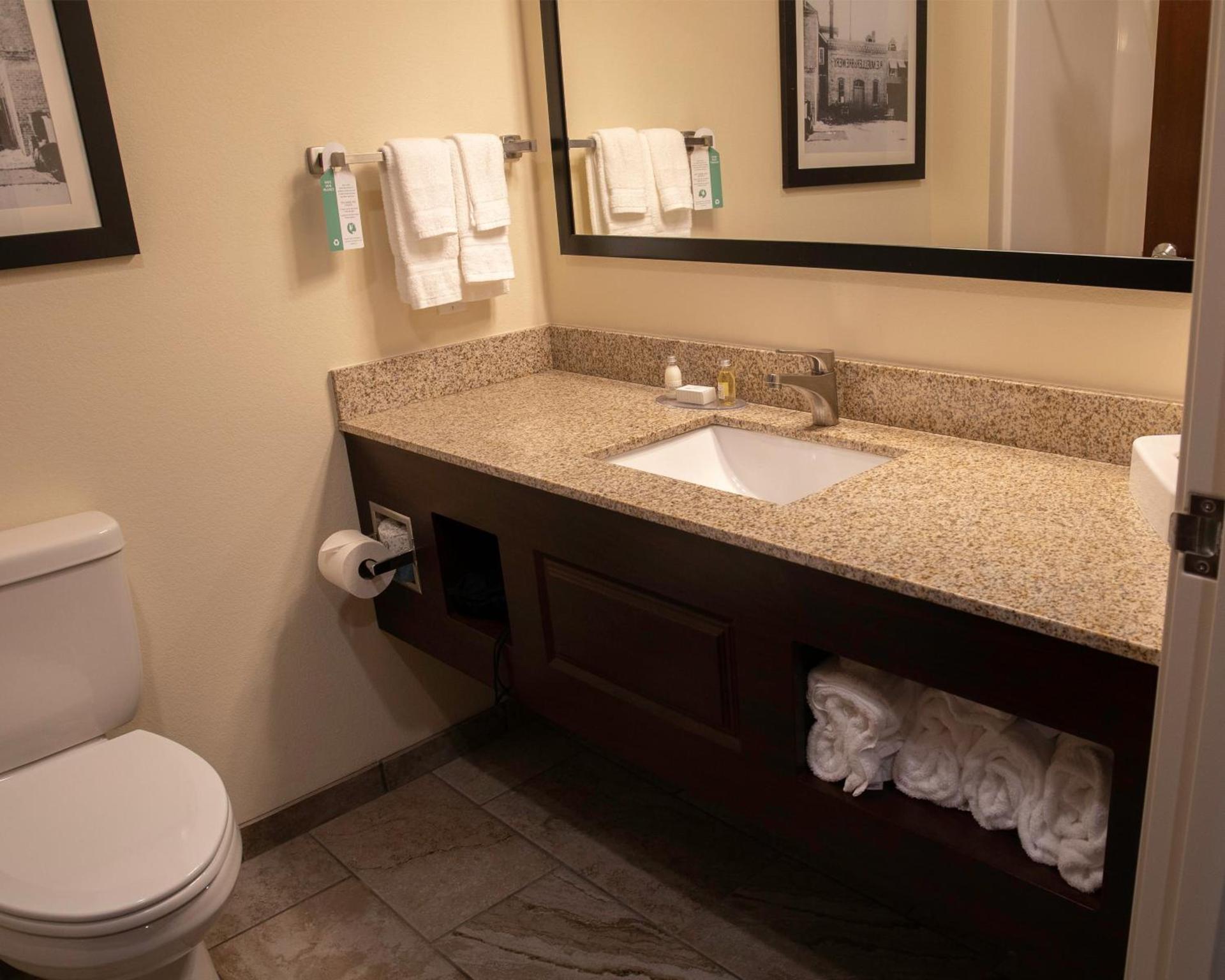 Cobblestone Hotel & Suites - Two Rivers photo 53