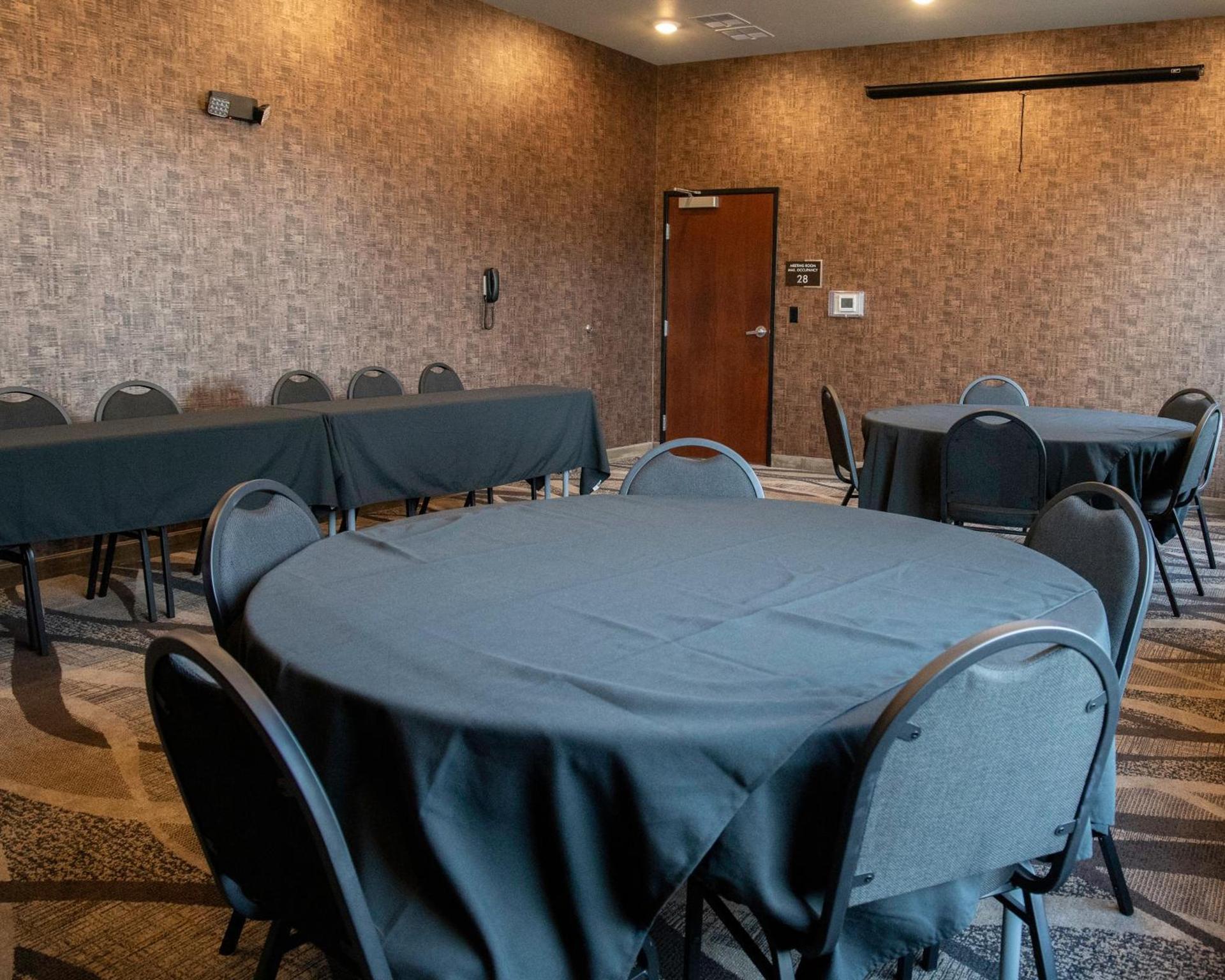 Cobblestone Hotel & Suites - Two Rivers photo 46