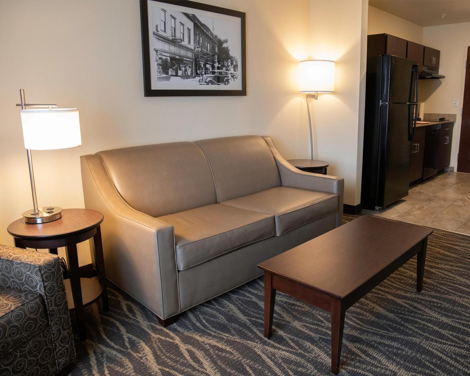 Cobblestone Hotel & Suites - Two Rivers photo 33