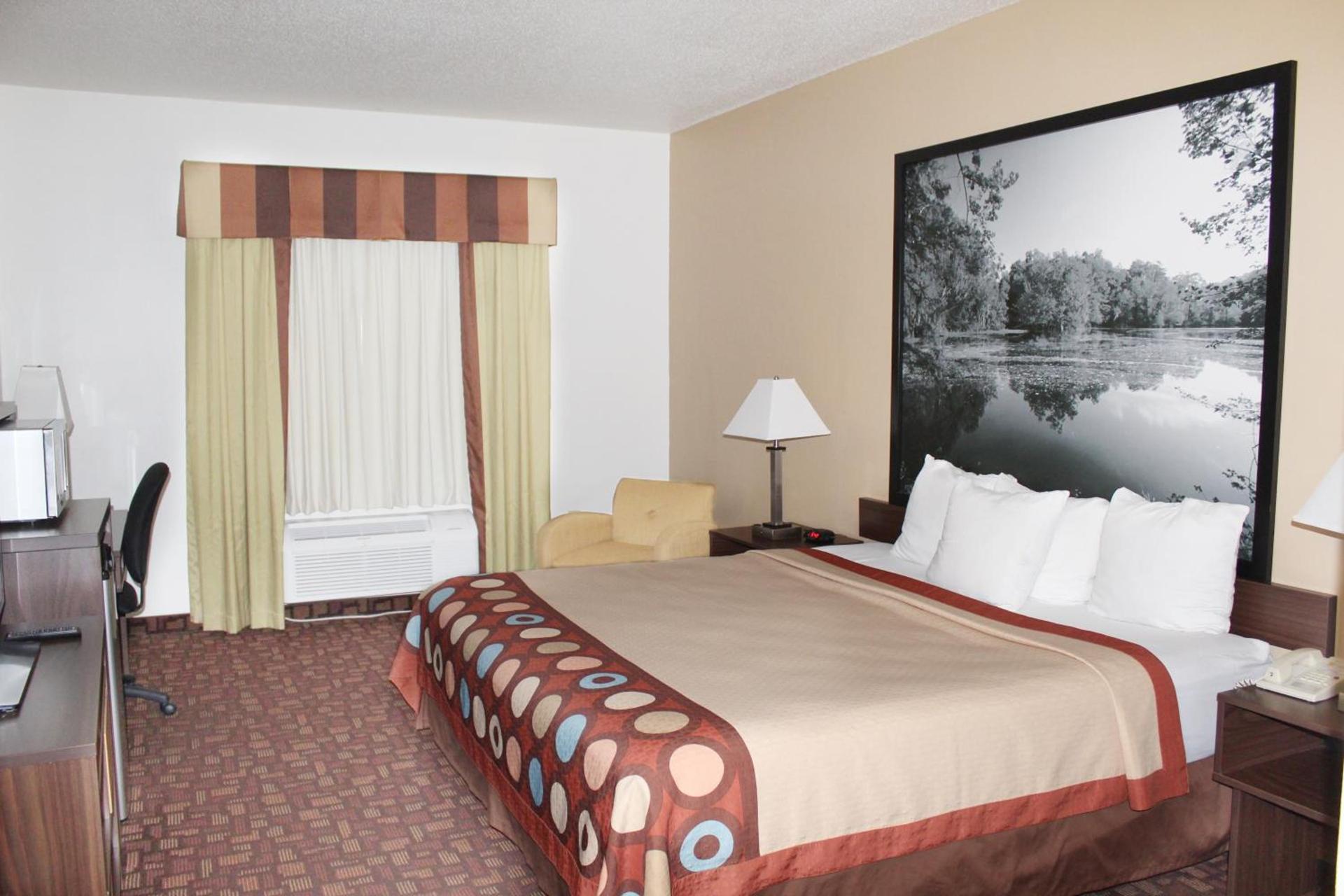Super 8 by Wyndham Three Rivers photo 22