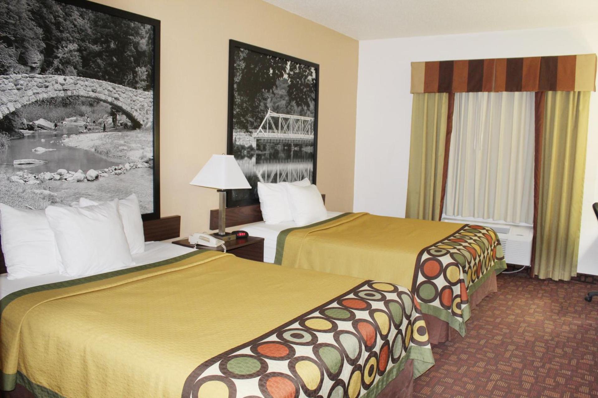Super 8 by Wyndham Three Rivers photo 21