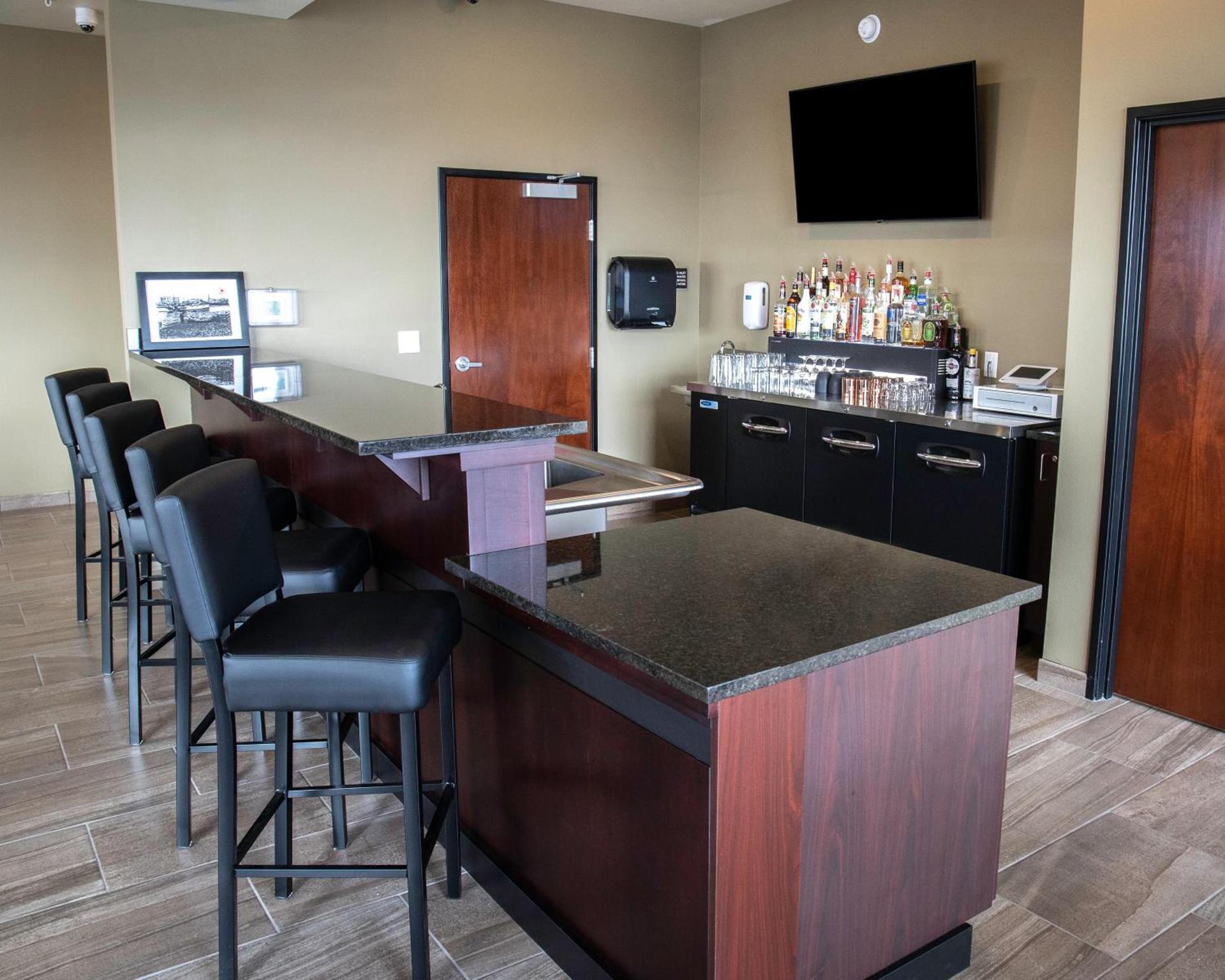Cobblestone Hotel & Suites - Two Rivers photo 29