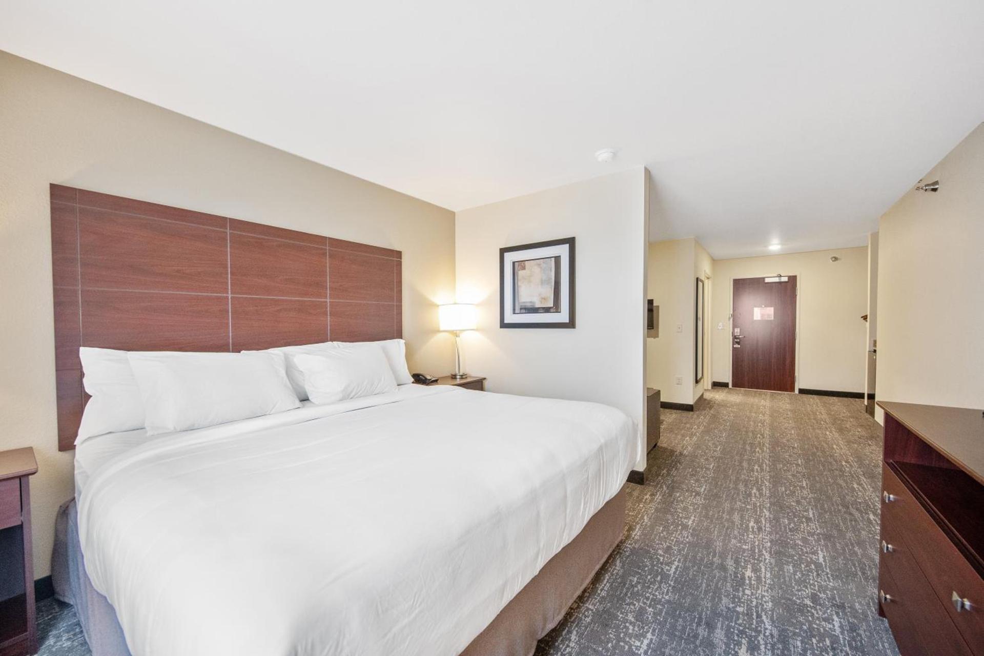 Cobblestone Hotel & Suites - Two Rivers photo 17