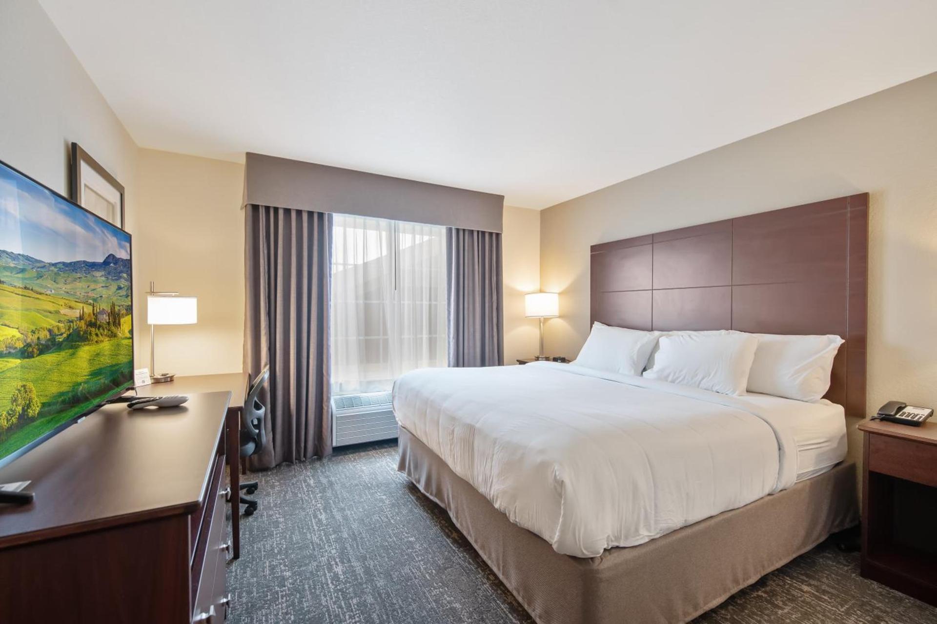 Cobblestone Hotel & Suites - Two Rivers photo 18