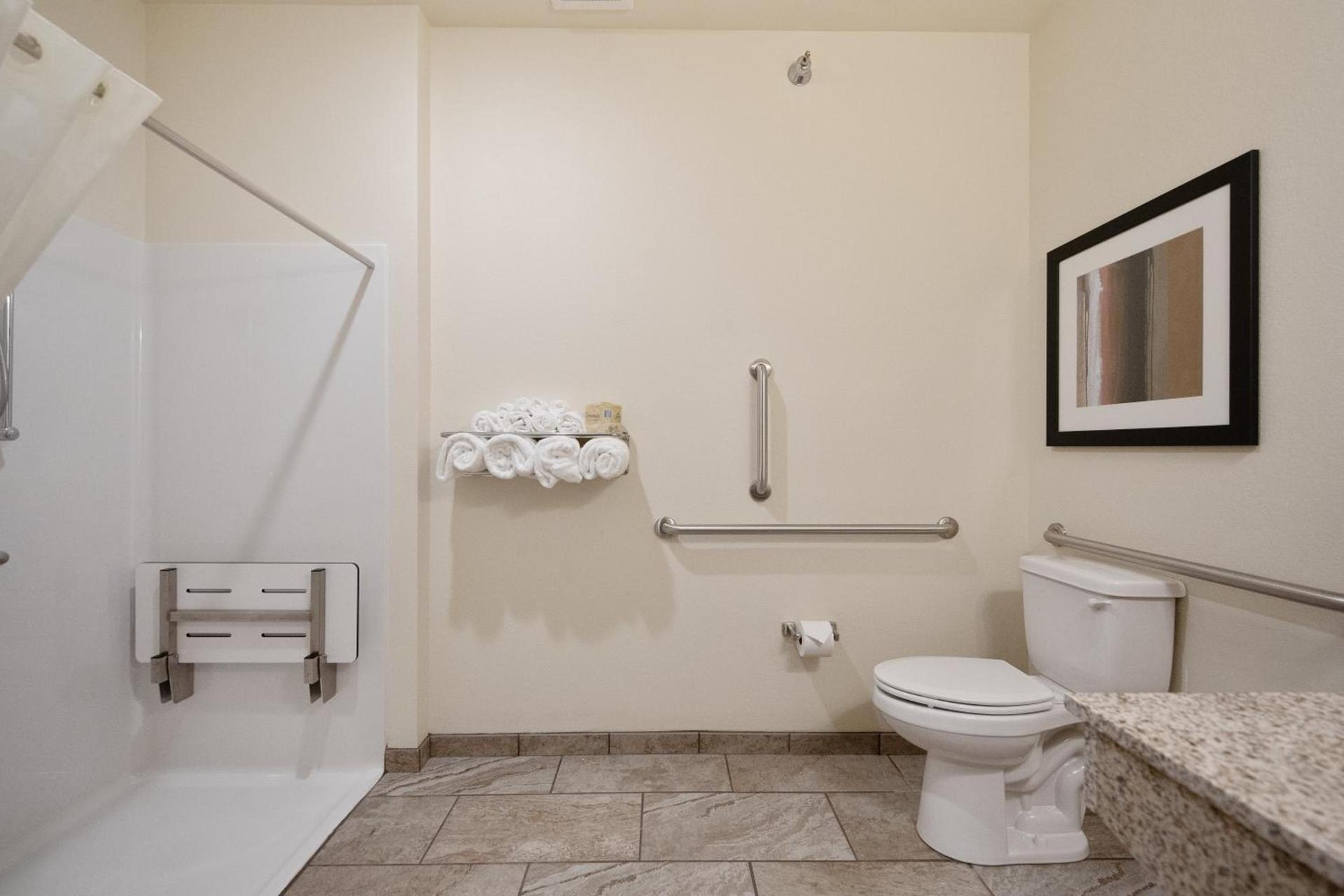 Cobblestone Hotel & Suites - Two Rivers photo 14