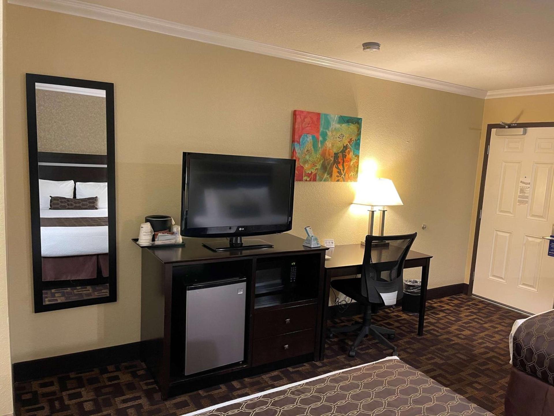 Best Western Plus Pleasanton Inn photo 14