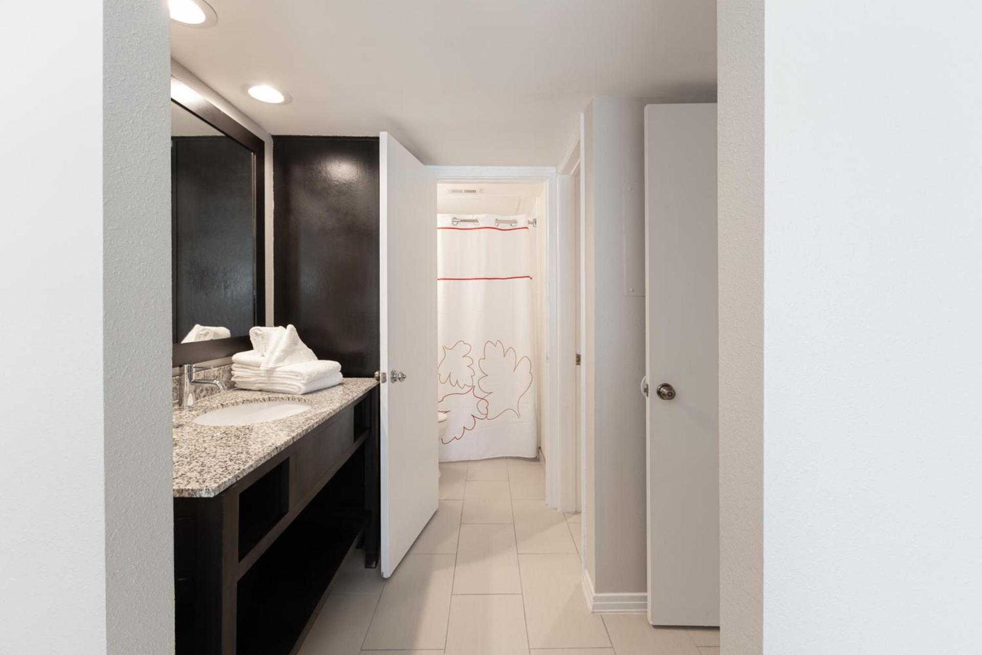 Value Suites Extended Stay - Arlington photo 18