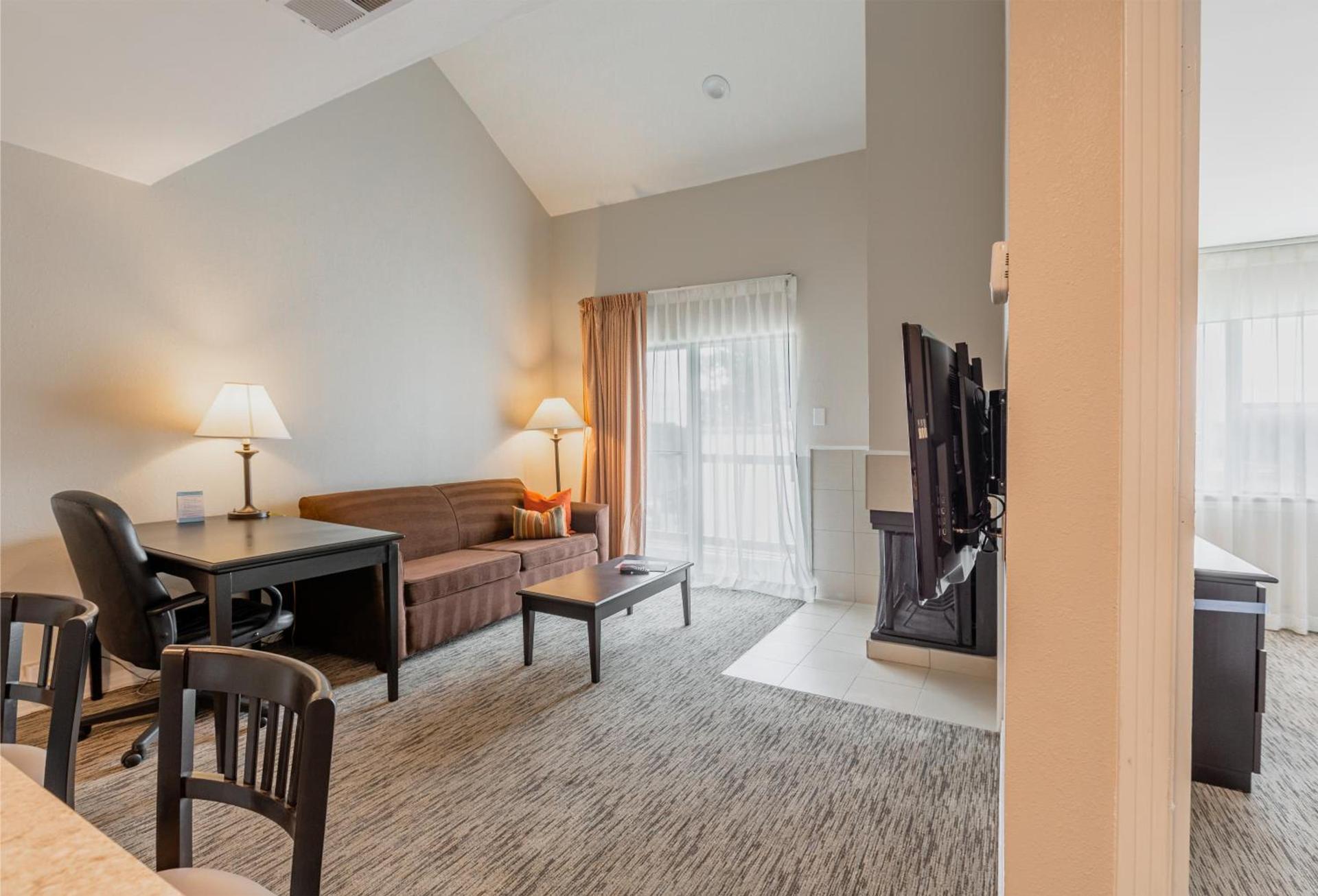 Value Suites Extended Stay - Arlington photo 9