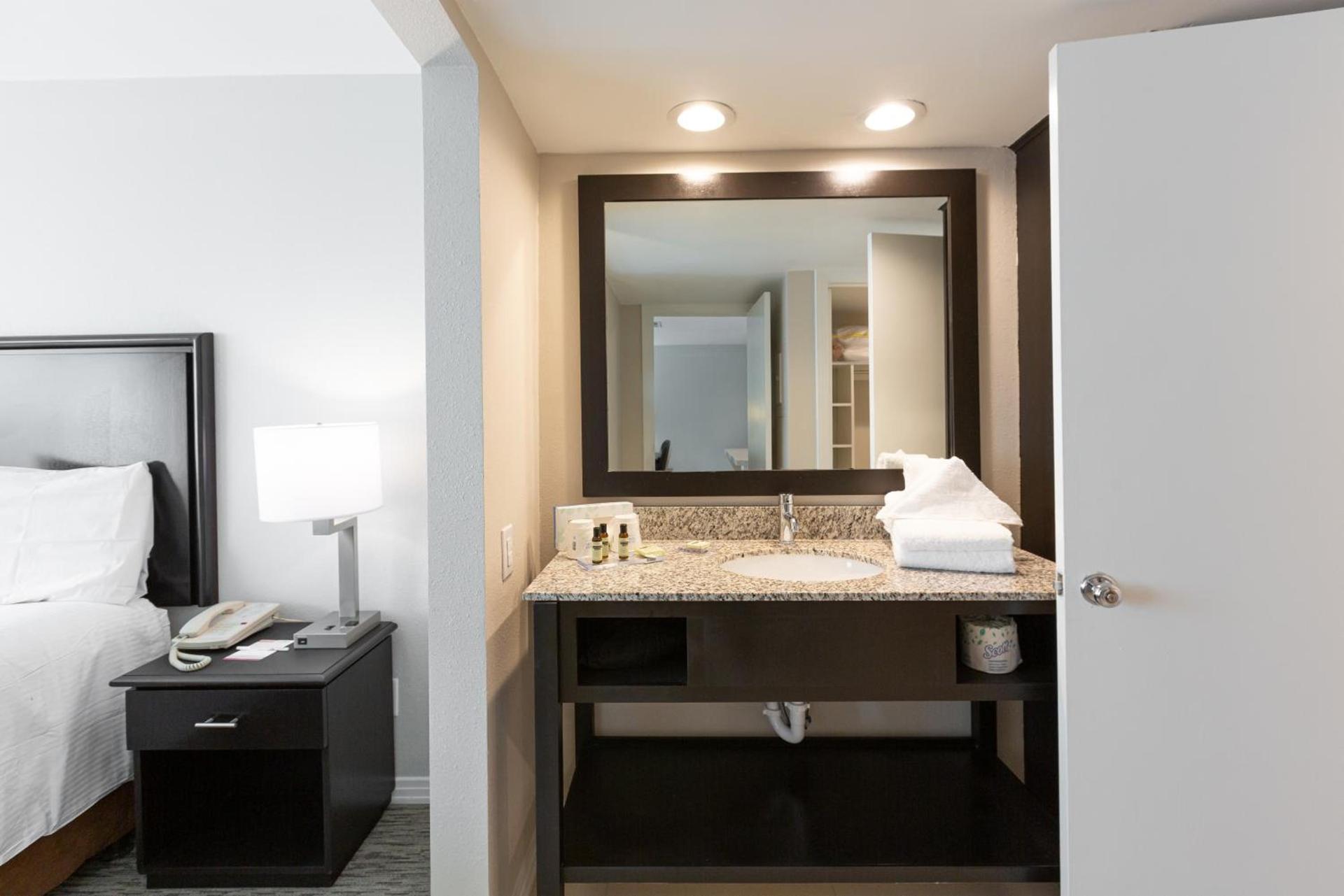 Value Suites Extended Stay - Arlington photo 16