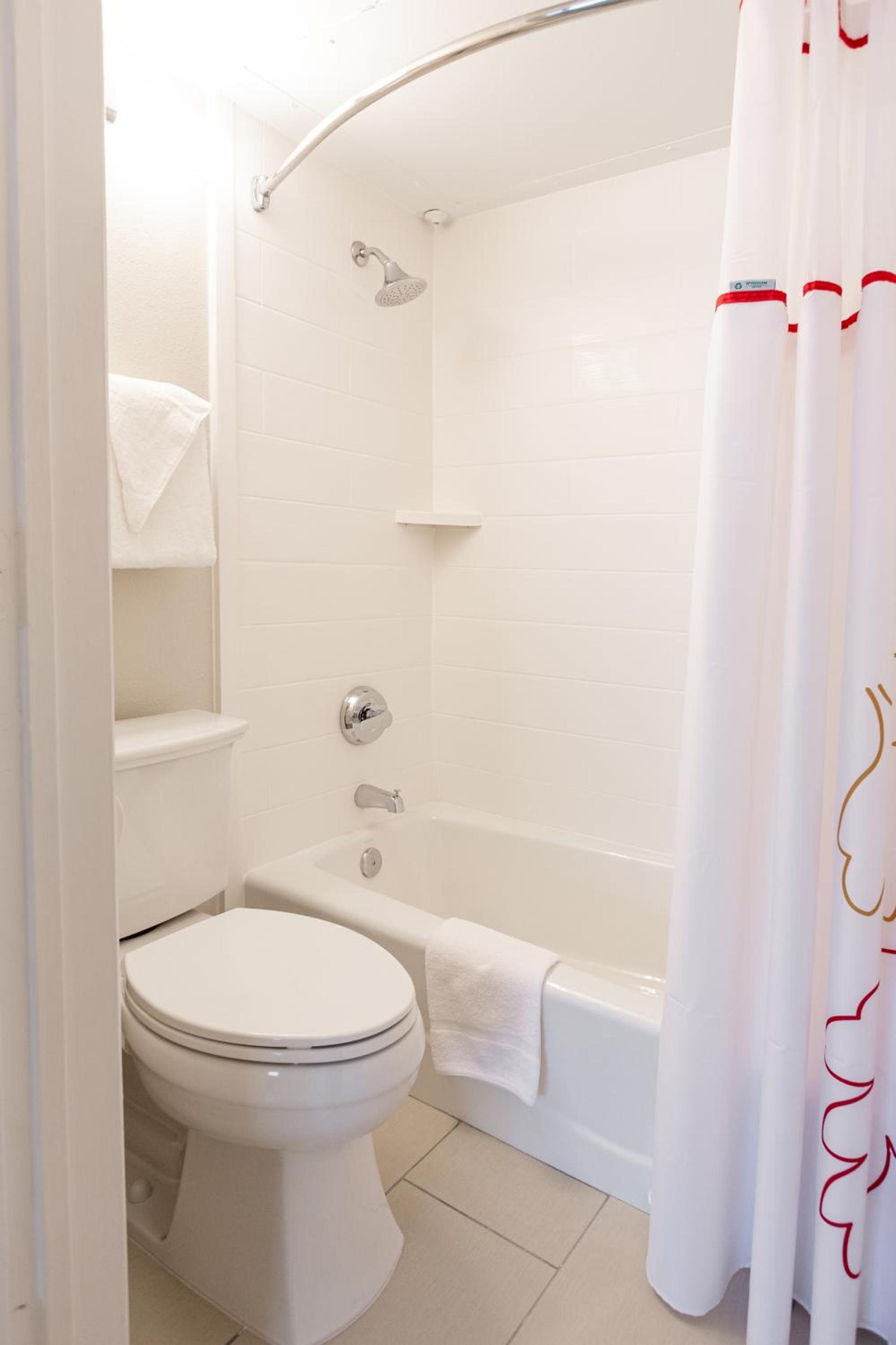 Value Suites Extended Stay - Arlington photo 19