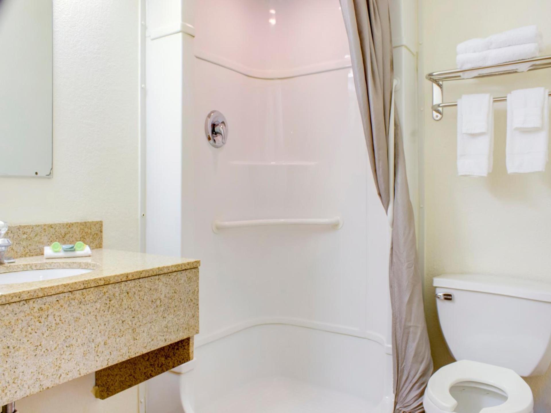 Travelodge by Wyndham Miles City photo 52