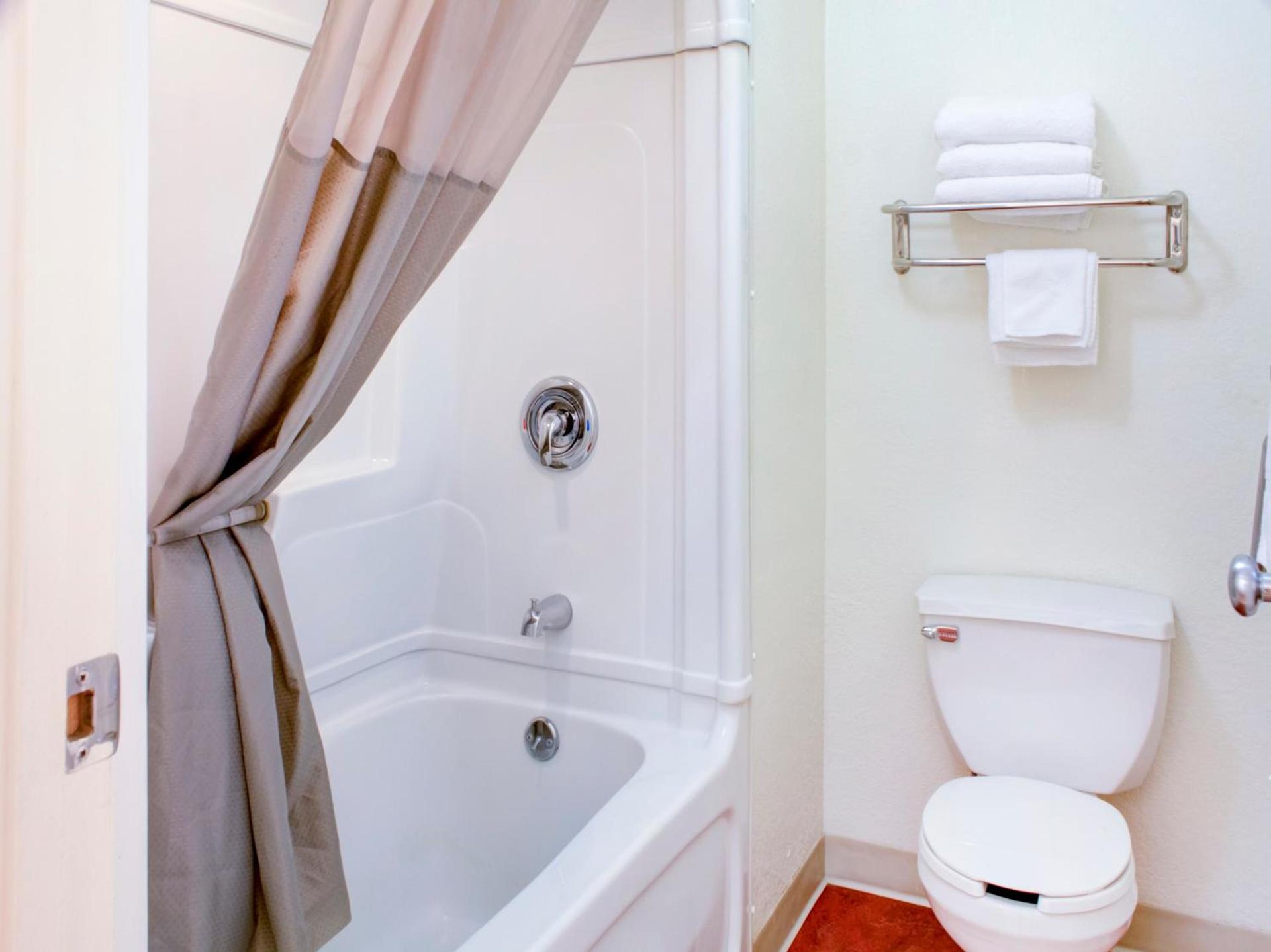 Travelodge by Wyndham Miles City photo 37