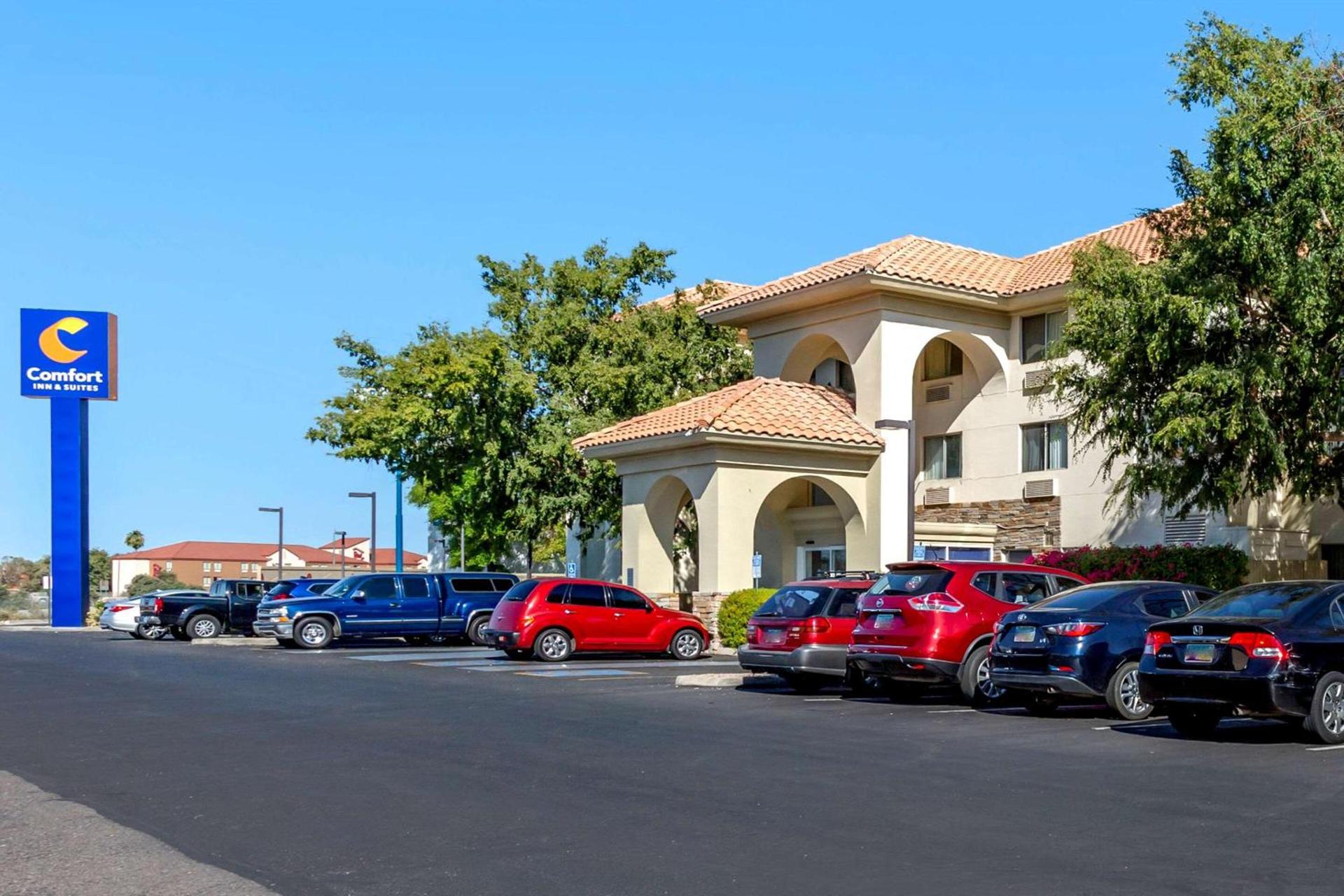 Comfort Inn & Suites Phoenix North - Deer Valley photo 2