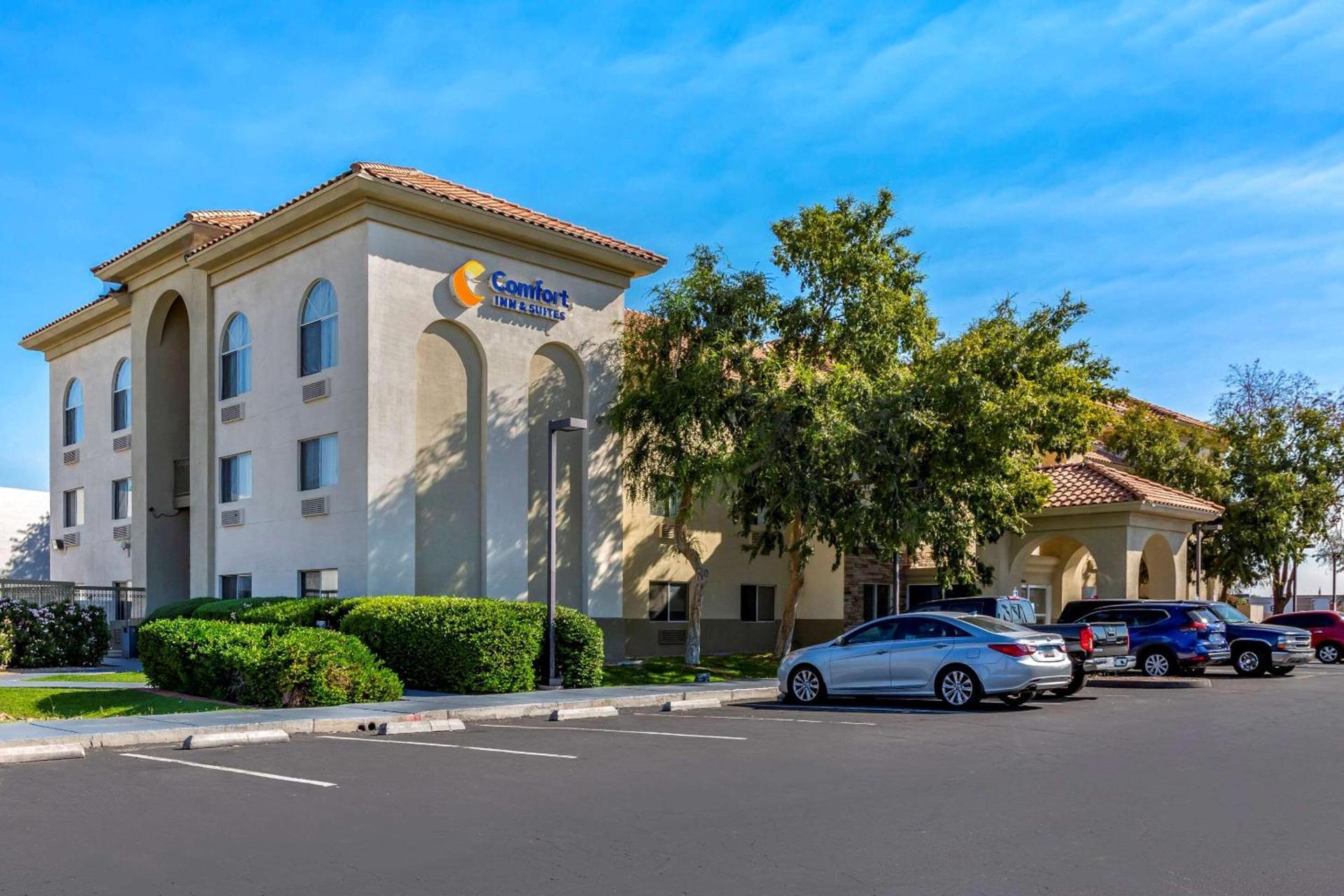 Comfort Inn & Suites Phoenix North - Deer Valley photo 1