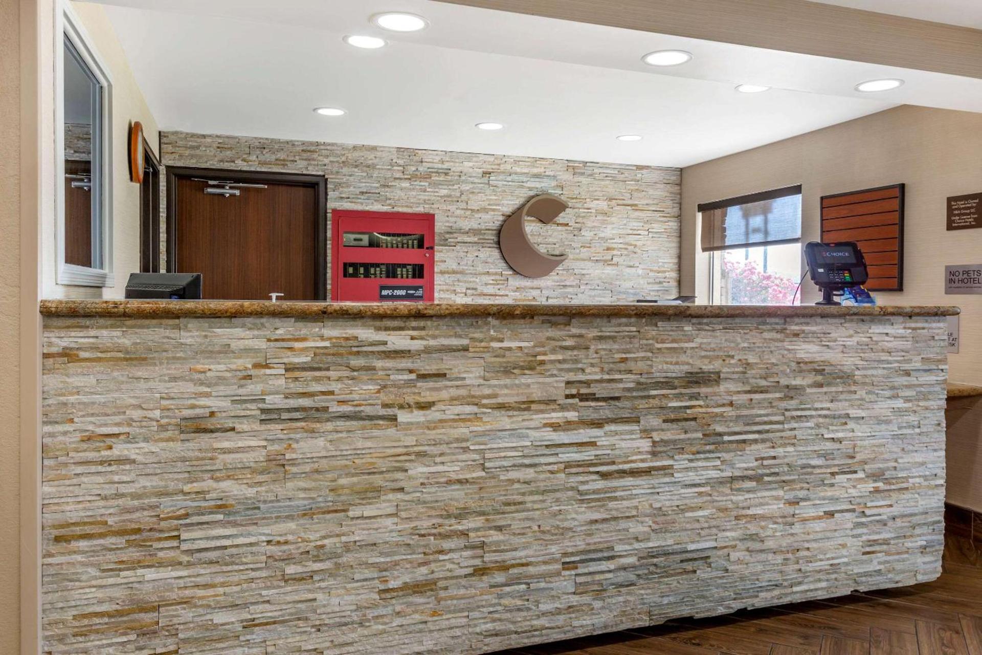 Comfort Inn & Suites Phoenix North - Deer Valley photo 3
