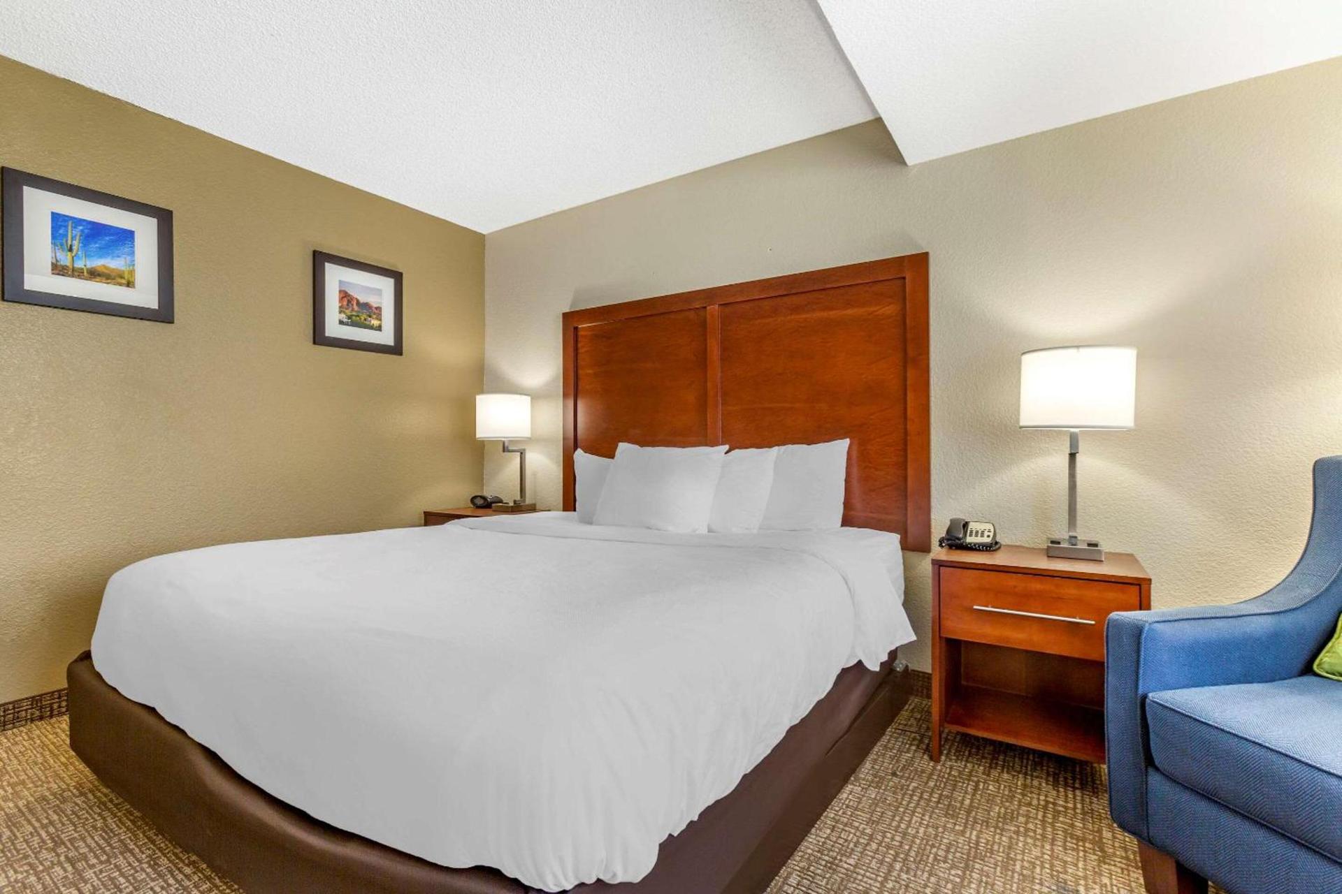 Comfort Inn & Suites Phoenix North - Deer Valley photo 5