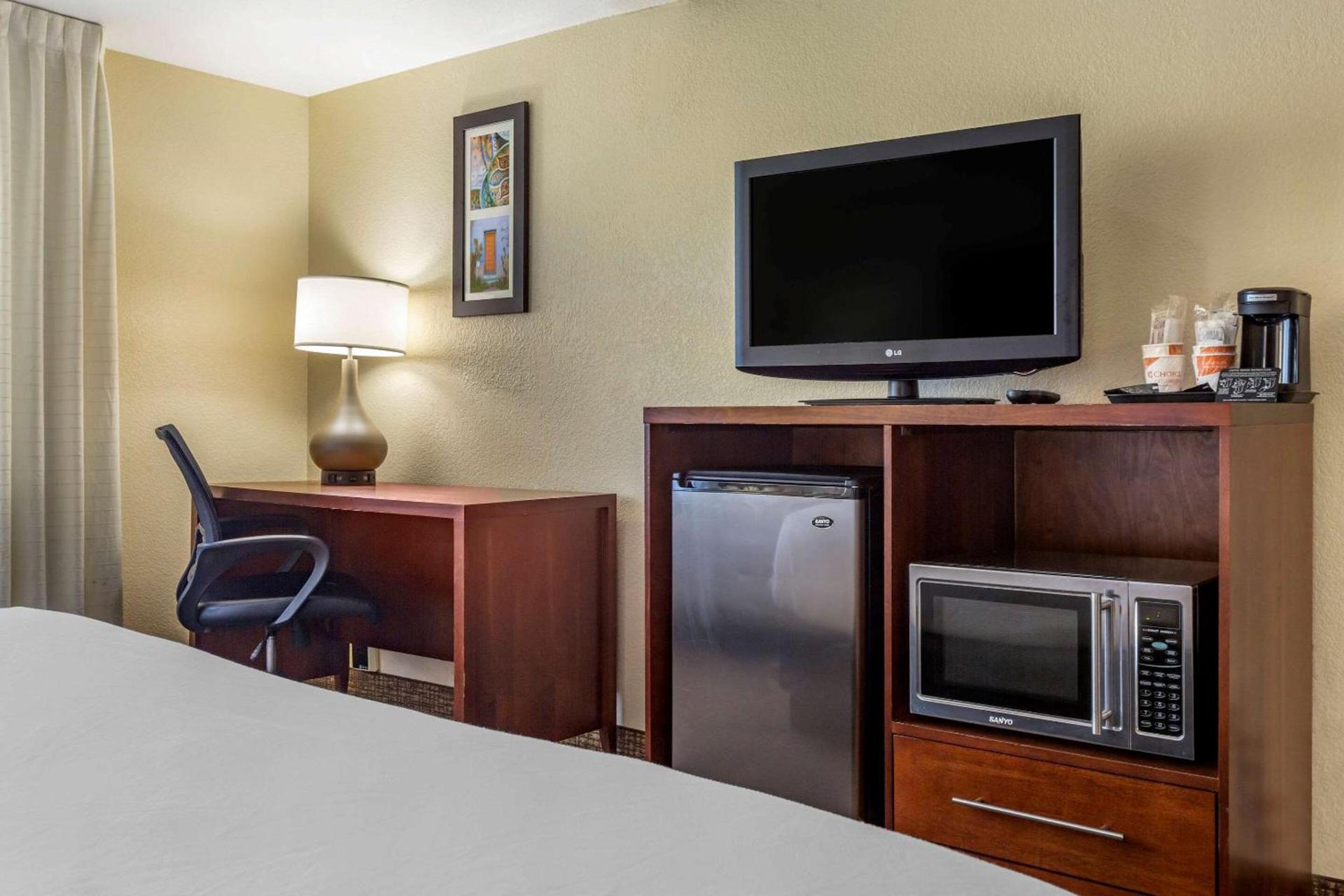 Comfort Inn & Suites Phoenix North - Deer Valley photo 7