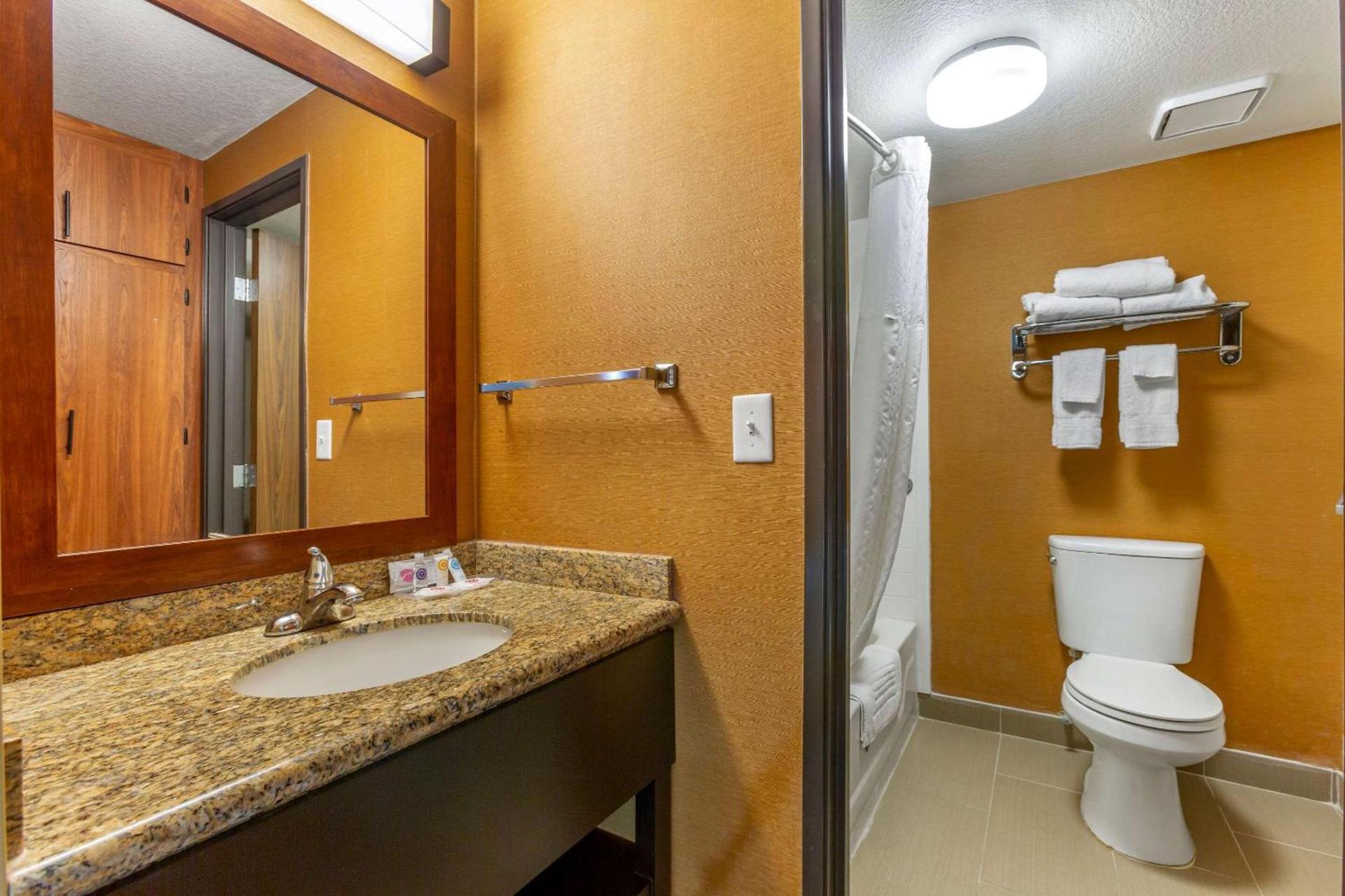 Comfort Inn & Suites Phoenix North - Deer Valley photo 8