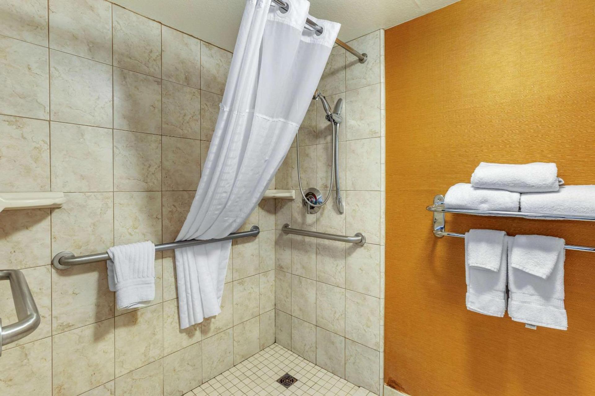 Comfort Inn & Suites Phoenix North - Deer Valley photo 10