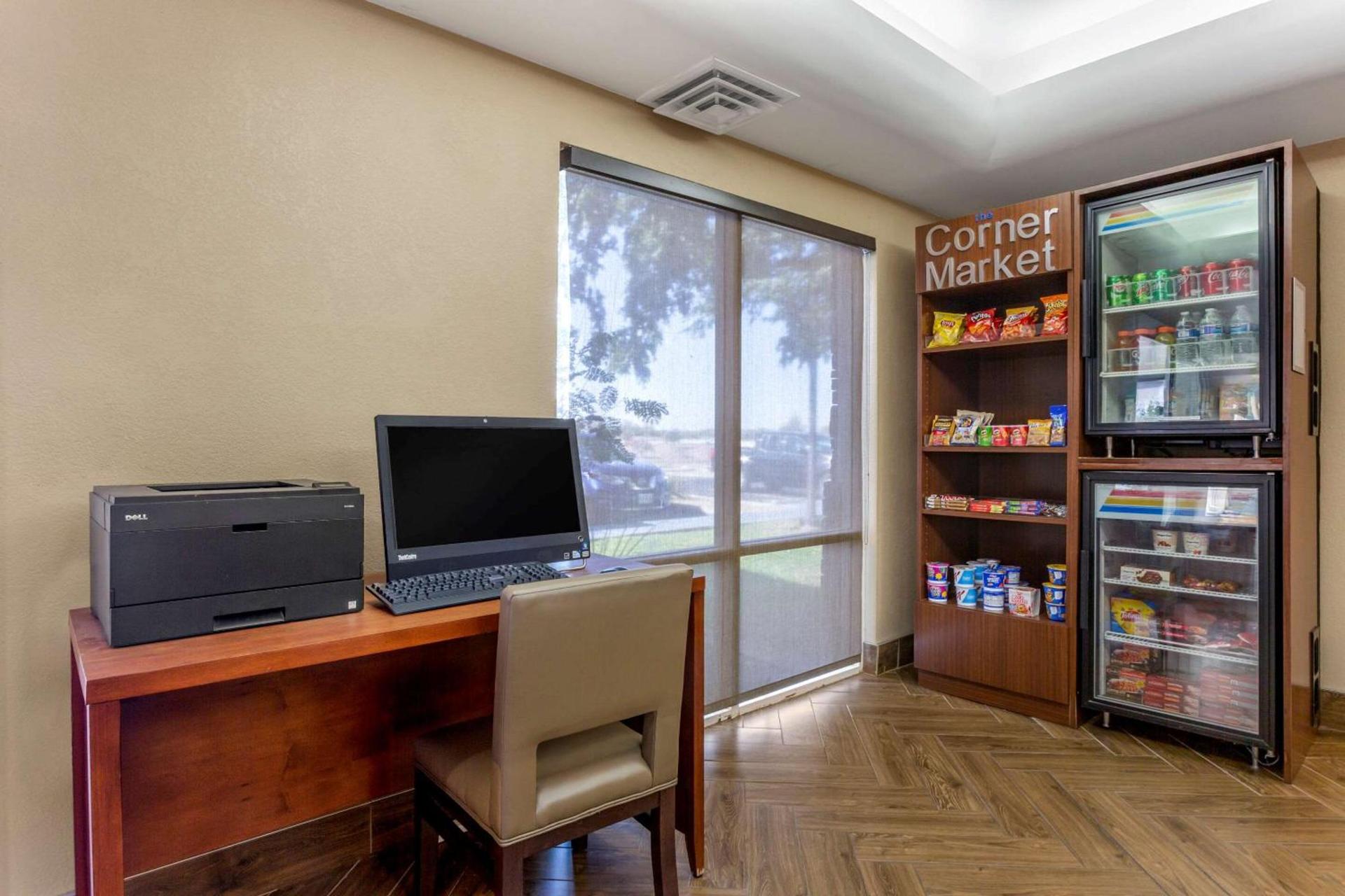 Comfort Inn & Suites Phoenix North - Deer Valley photo 26