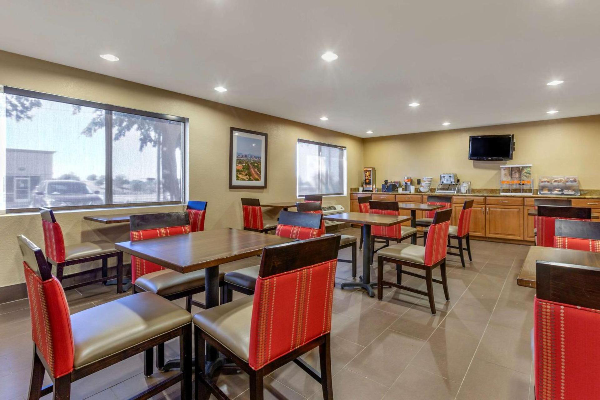 Comfort Inn & Suites Phoenix North - Deer Valley photo 28