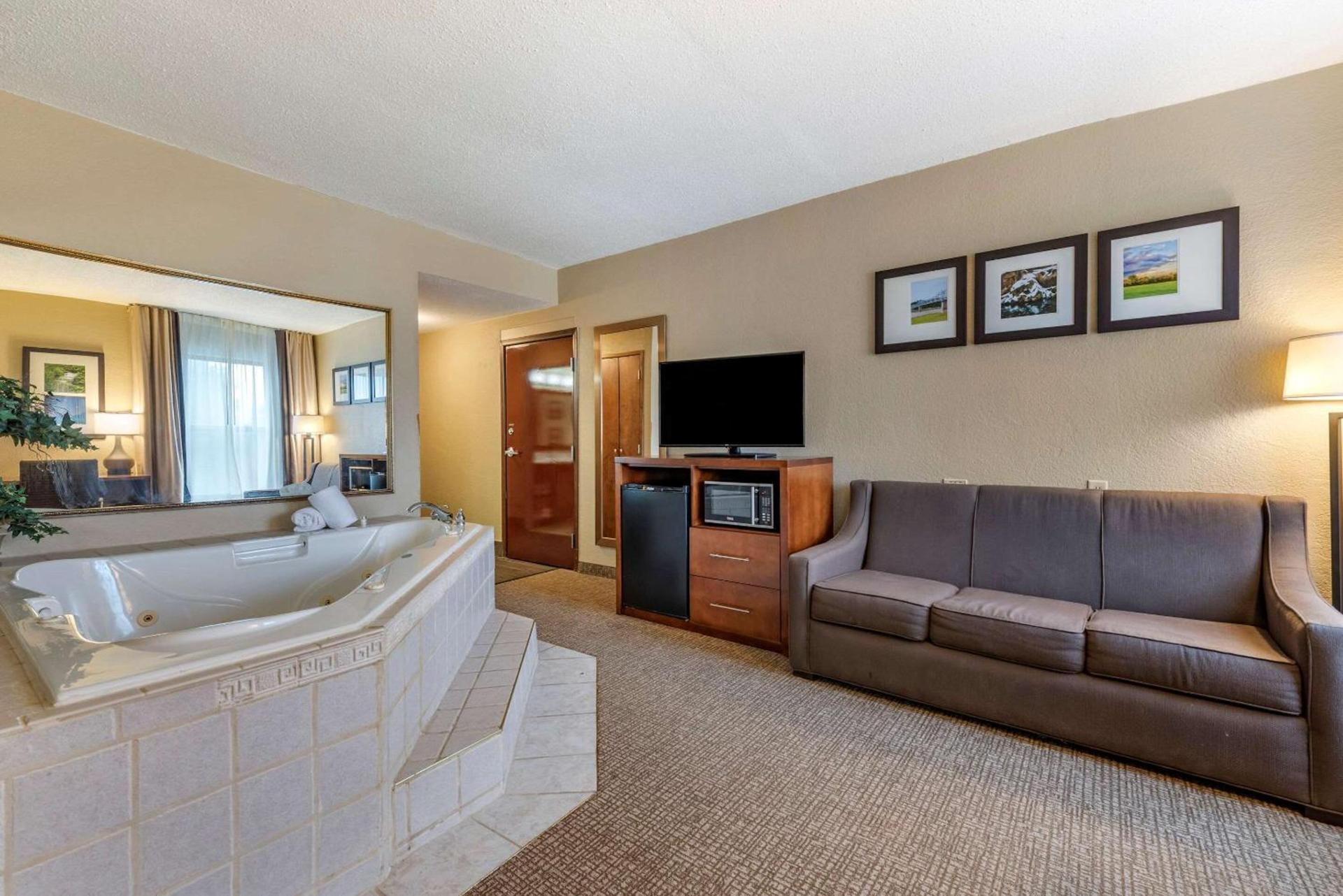 Comfort Inn Madison near Clifty Falls photo 26