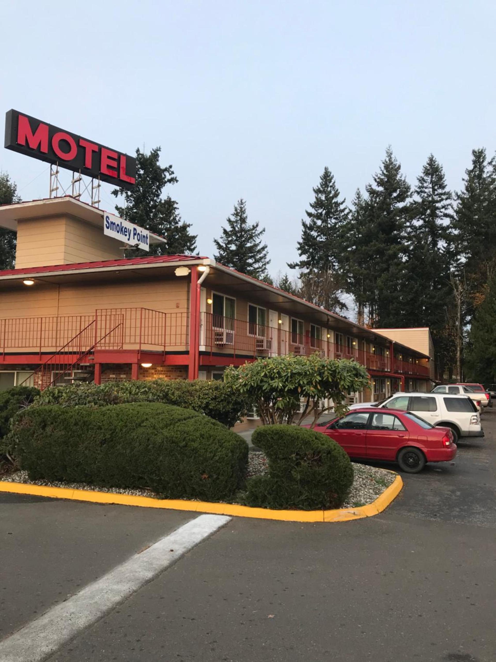 Smokey Point Motor Inn photo 6