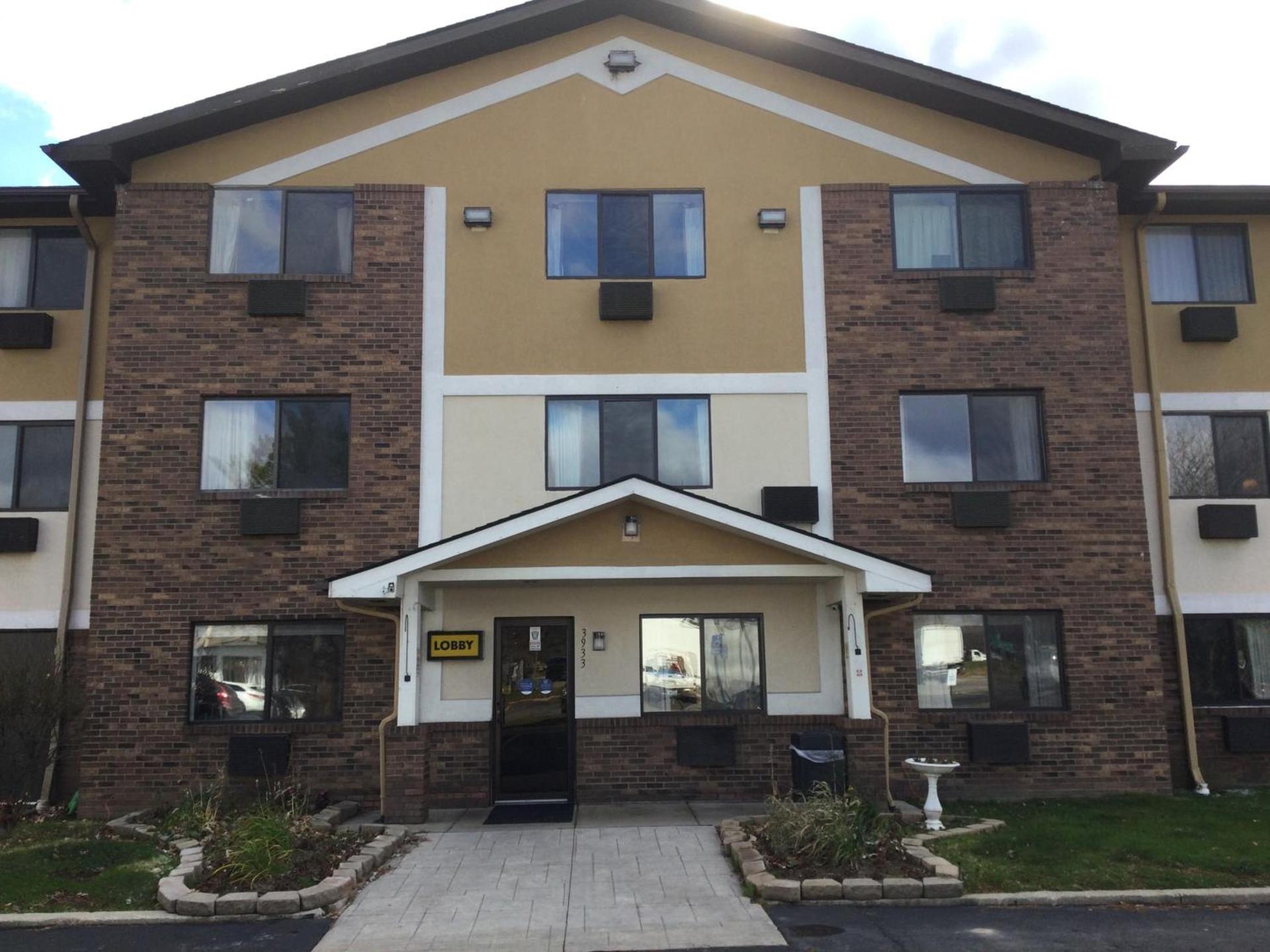 Super 8 by Wyndham Canton/Livonia Area photo 5