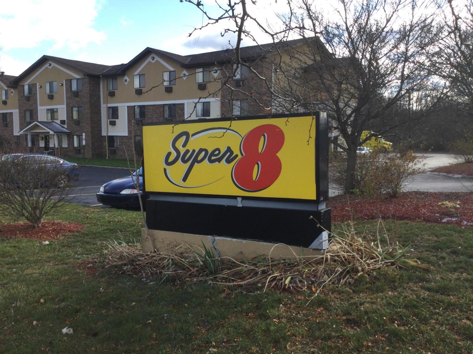Super 8 by Wyndham Canton/Livonia Area photo 6