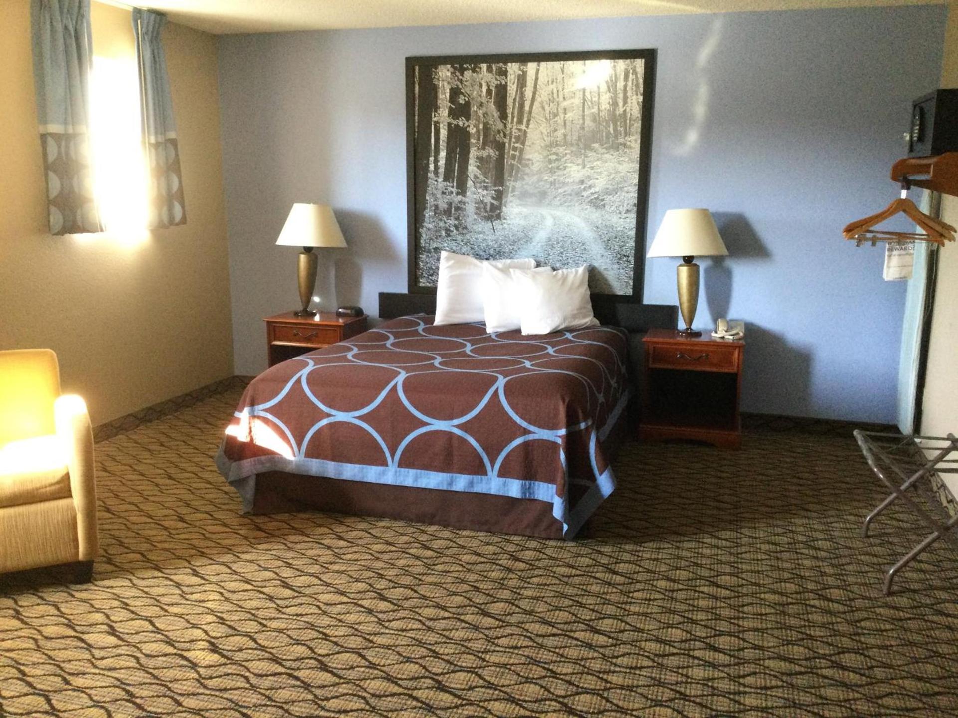 Super 8 by Wyndham Adrian photo 22