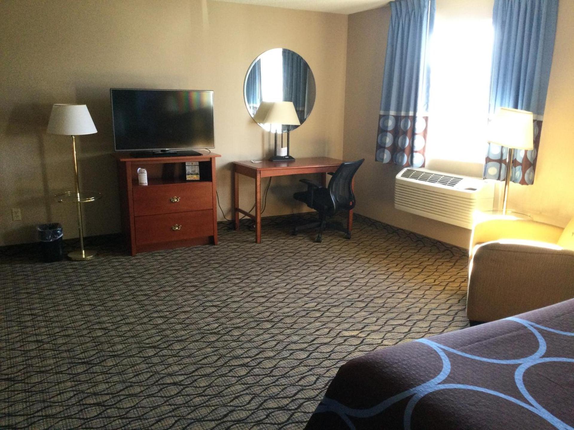 Super 8 by Wyndham Adrian photo 21