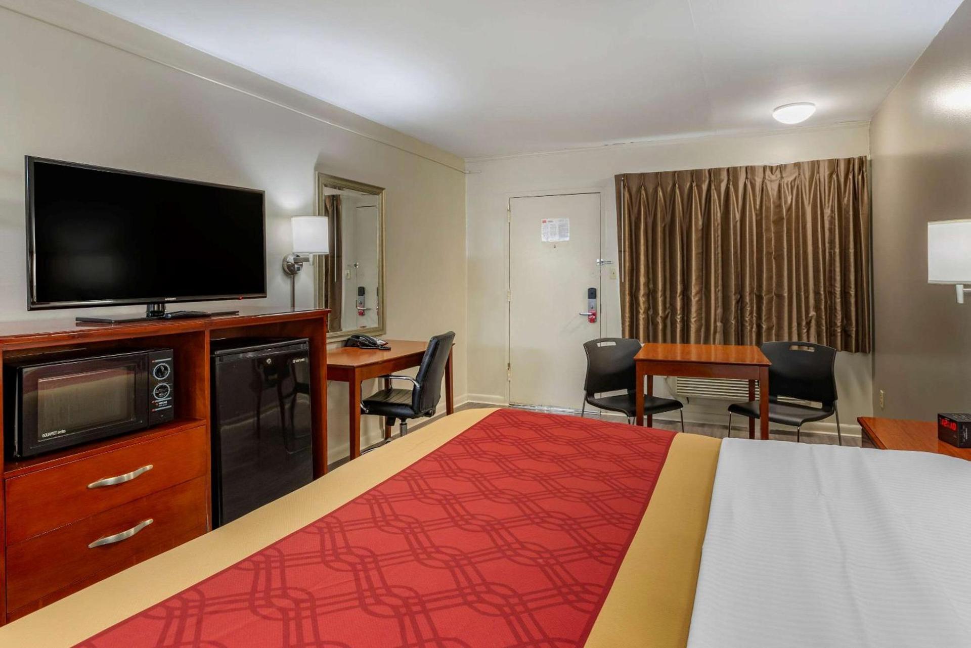 Econo Lodge Charlottesville North - University Area photo 8