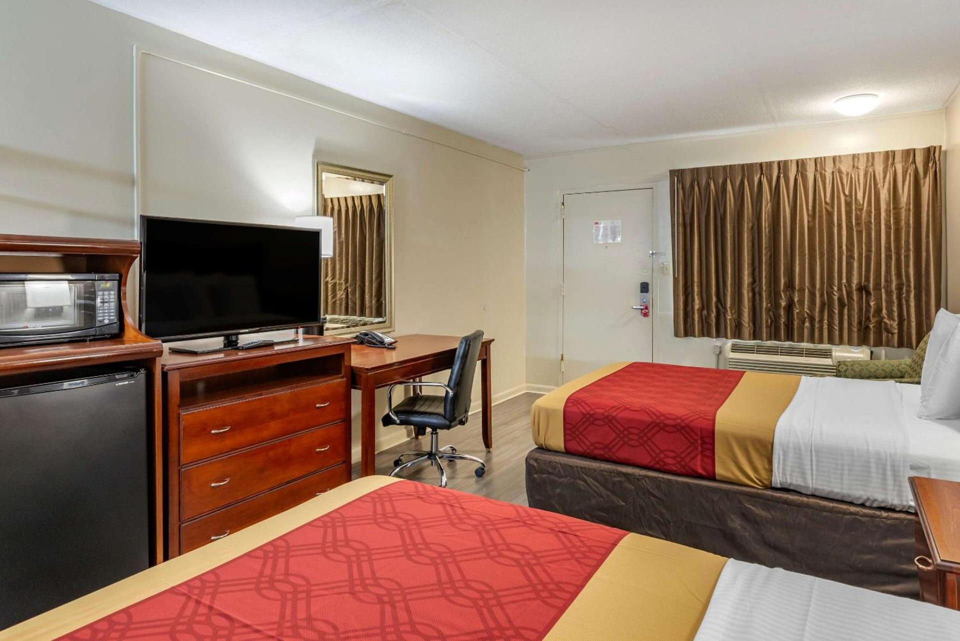 Econo Lodge Charlottesville North - University Area photo 13