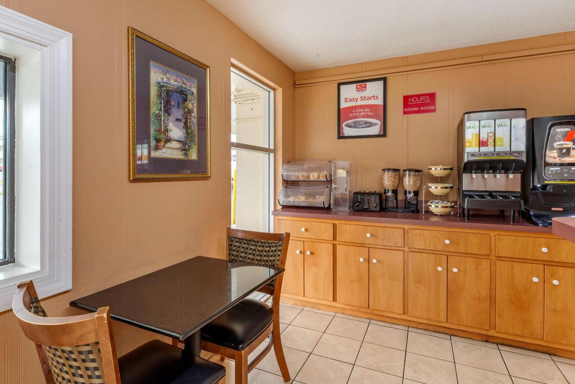 Econo Lodge Charlottesville North - University Area photo 17