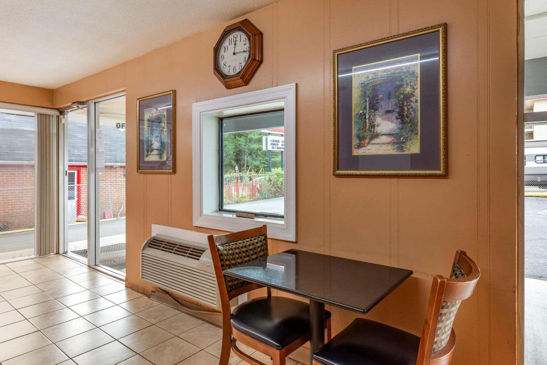 Econo Lodge Charlottesville North - University Area photo 19