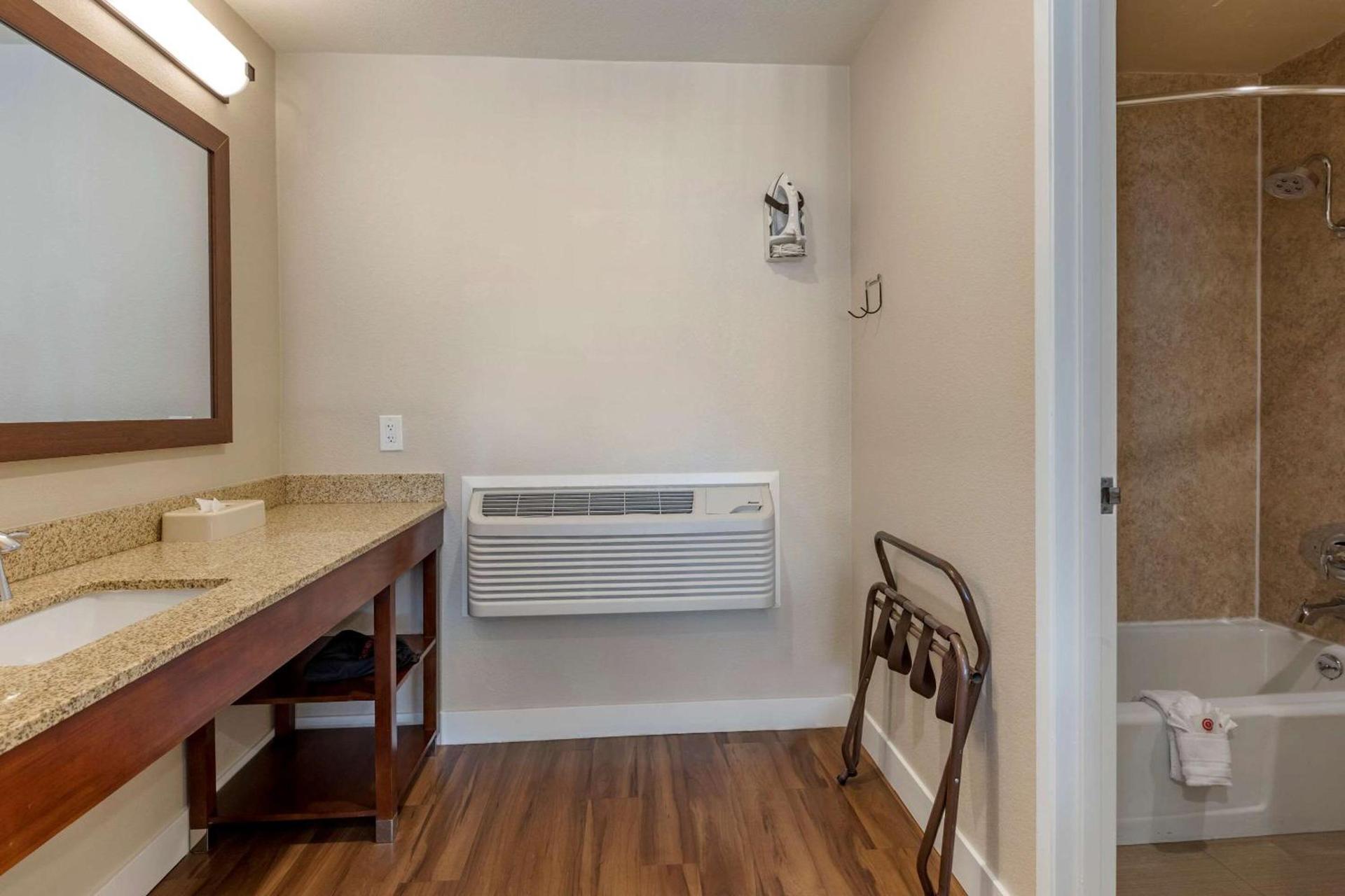 Comfort Inn Bishop photo 15