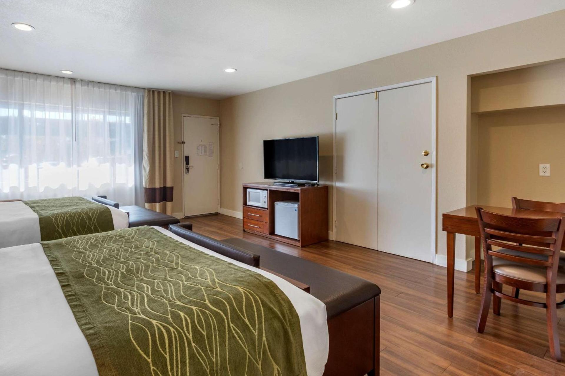 Comfort Inn Bishop photo 21