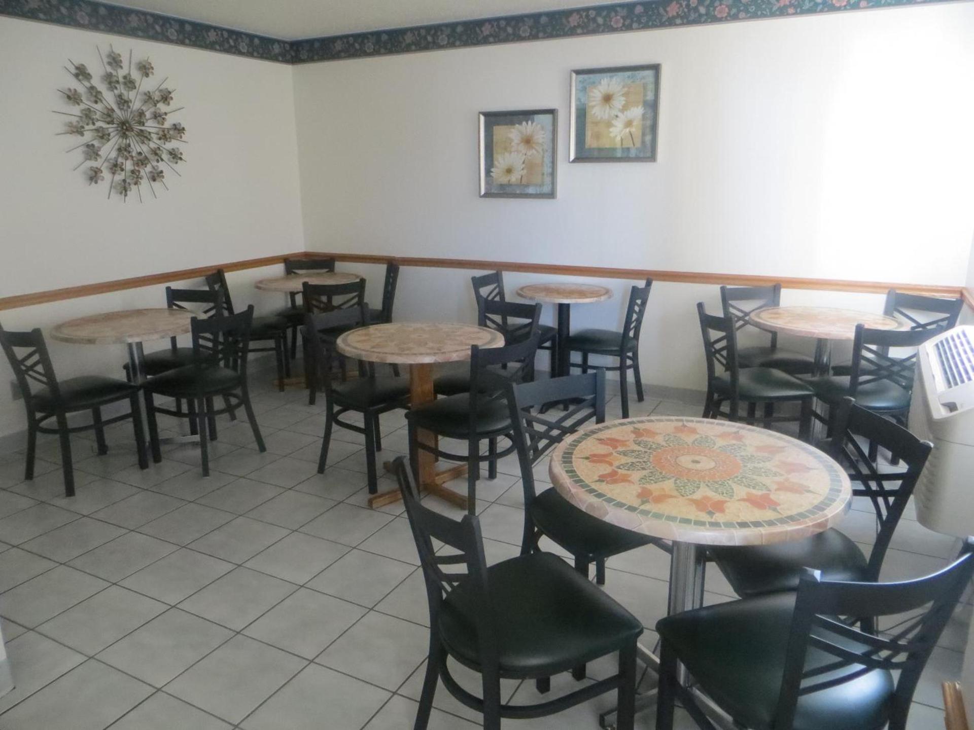 Super 8 by Wyndham Ogallala photo 20