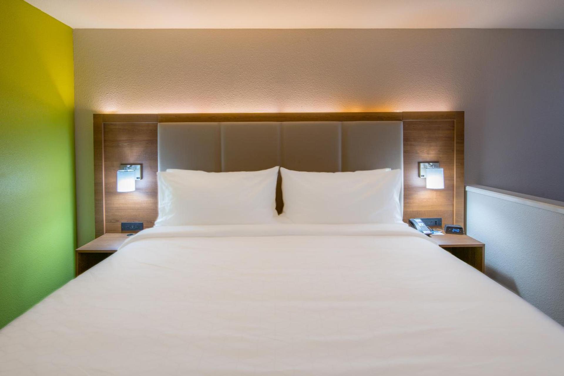 Holiday Inn Express & Suites N Waco Area - West by IHG photo 35